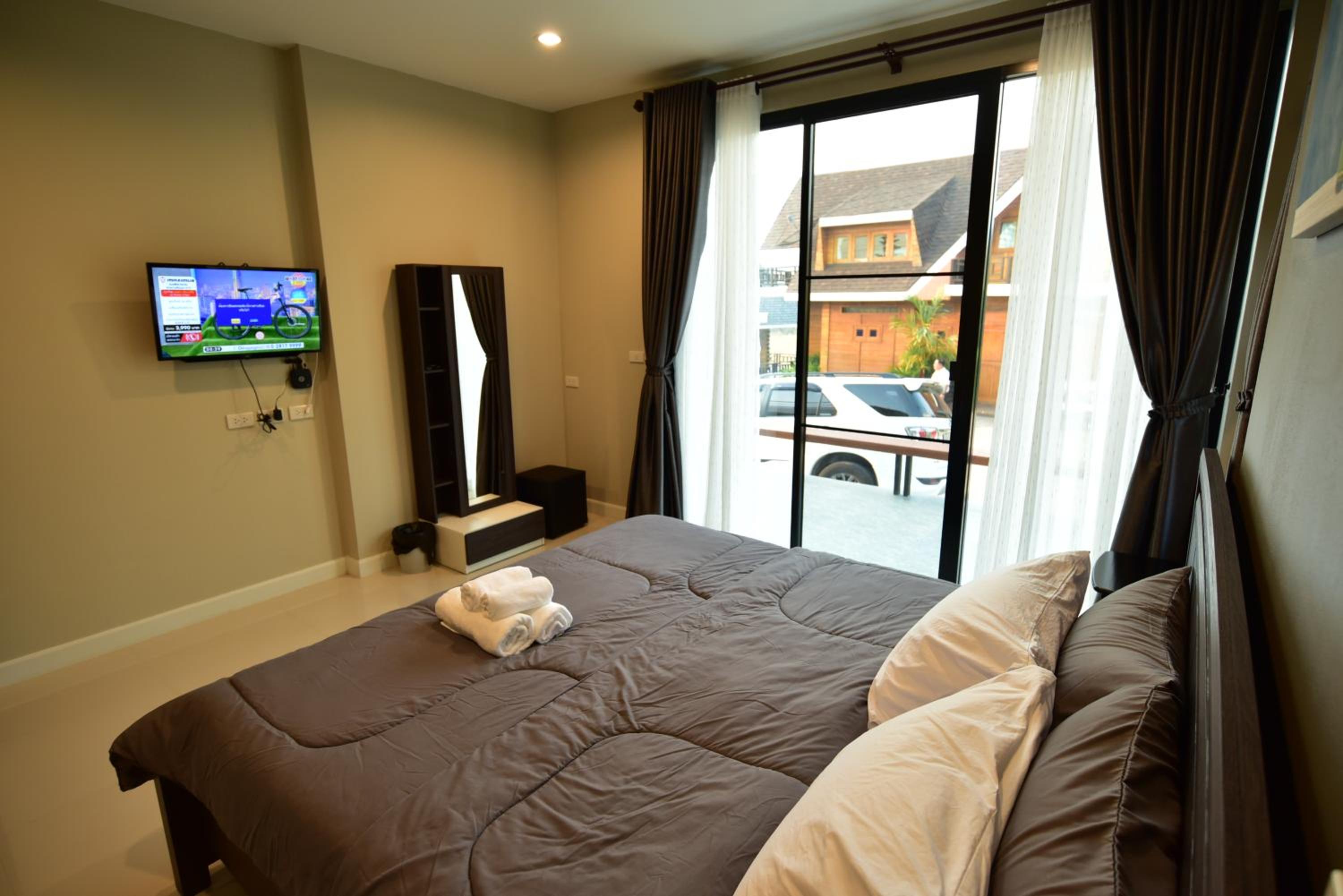 Two-Bedroom House - Photo 16