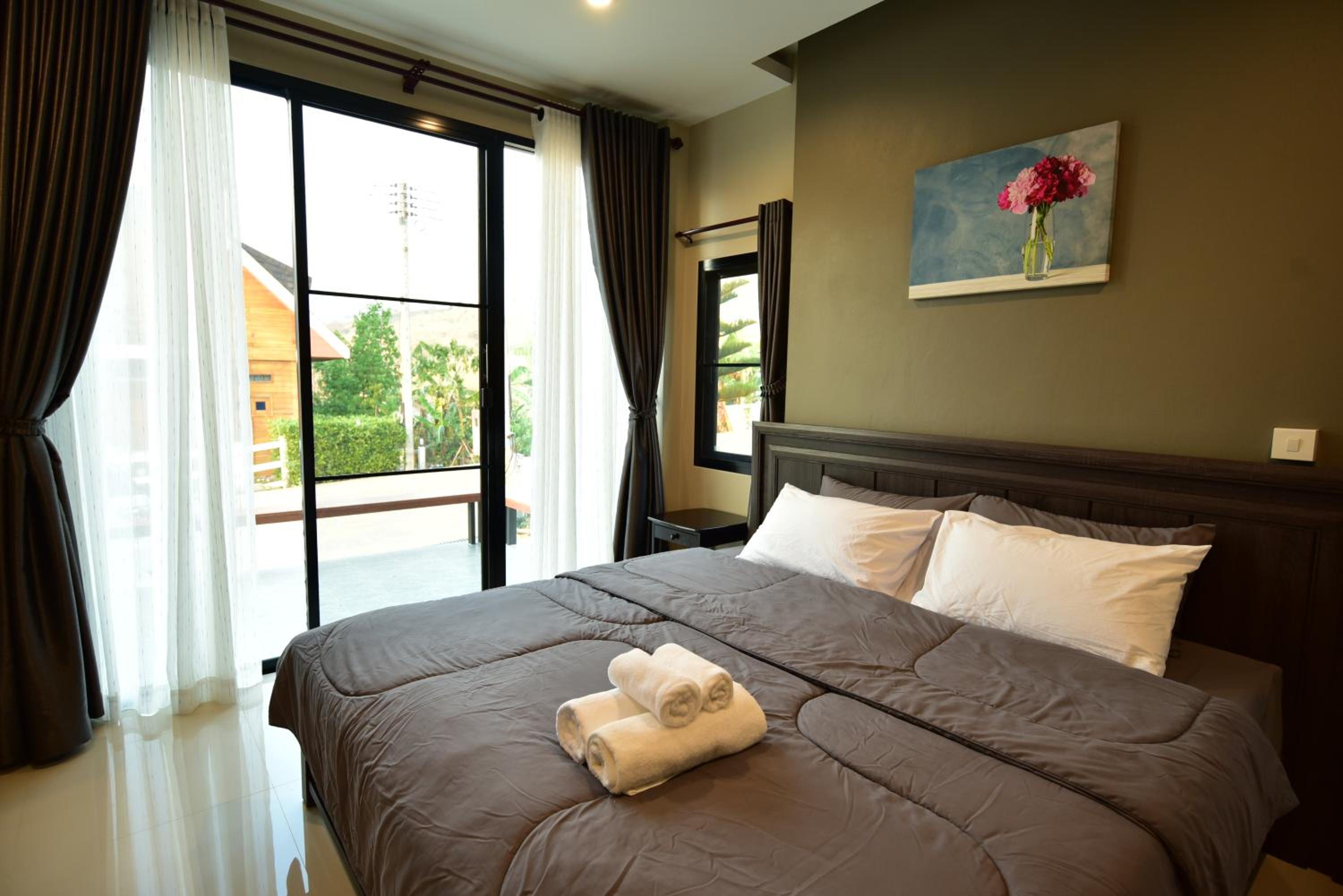 Two-Bedroom House - Photo 17