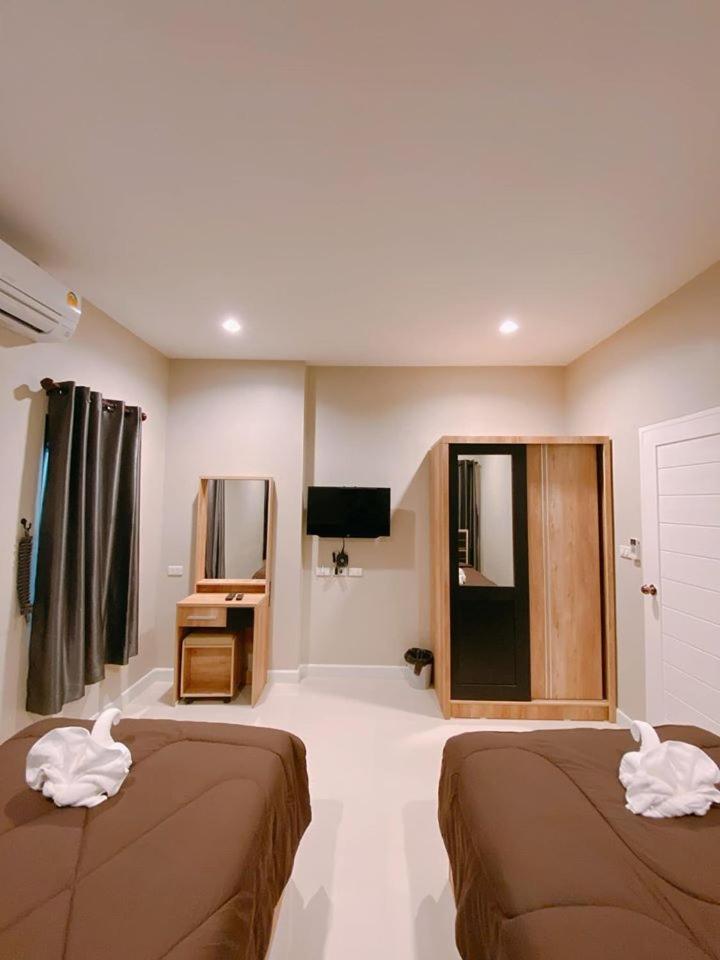 Two-Bedroom House - Photo 19