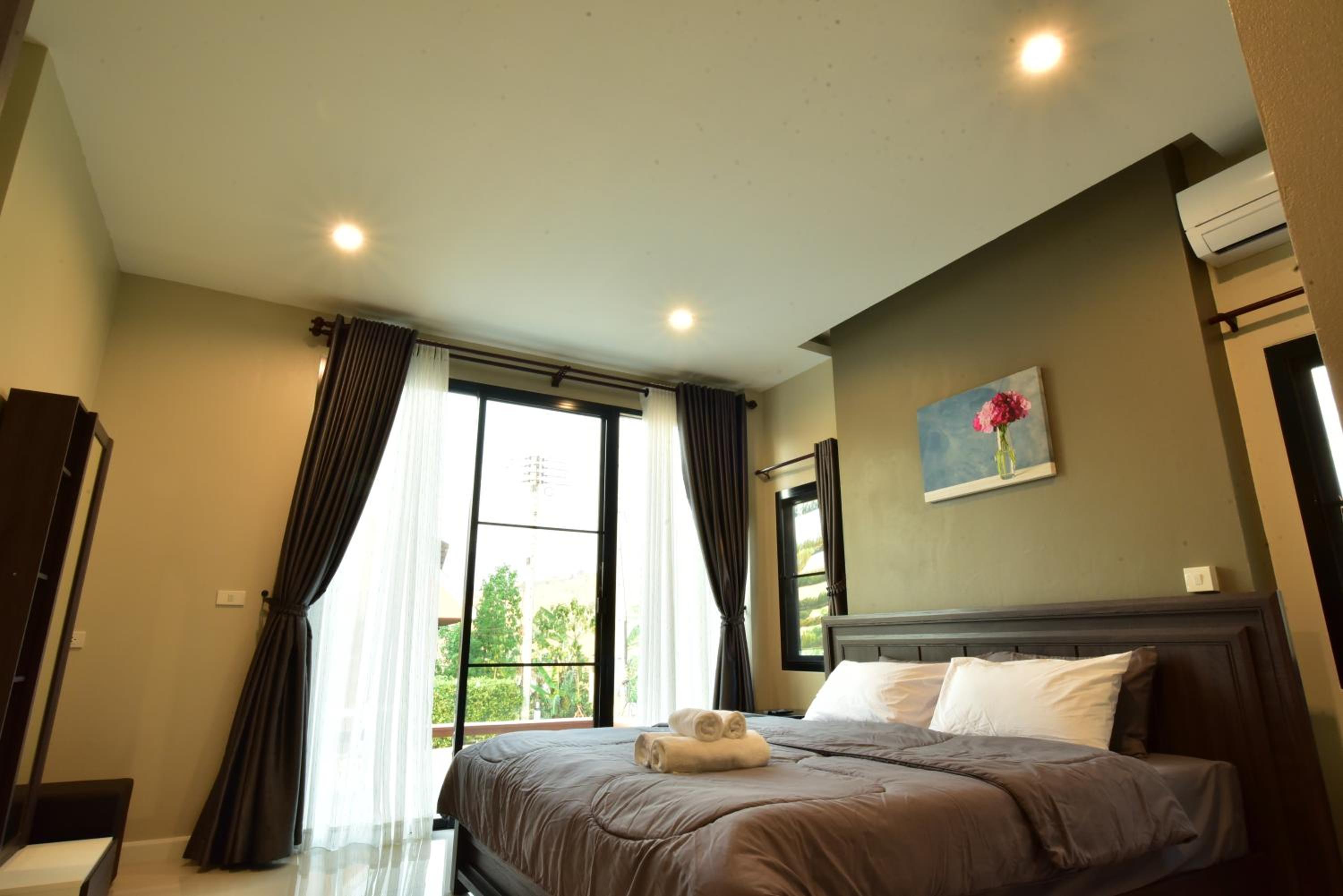 Two-Bedroom House - Photo 20