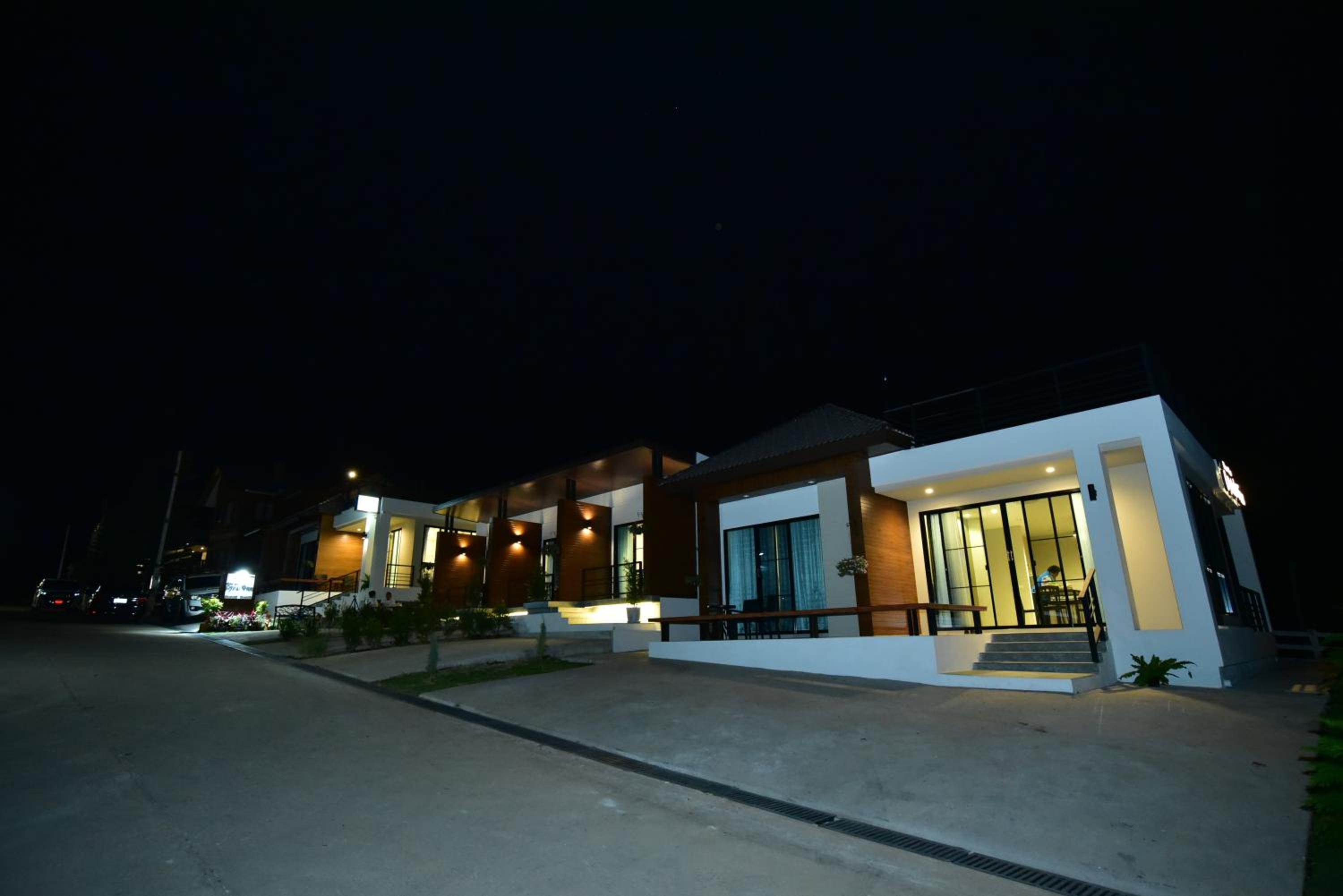 Two-Bedroom House - Photo 24