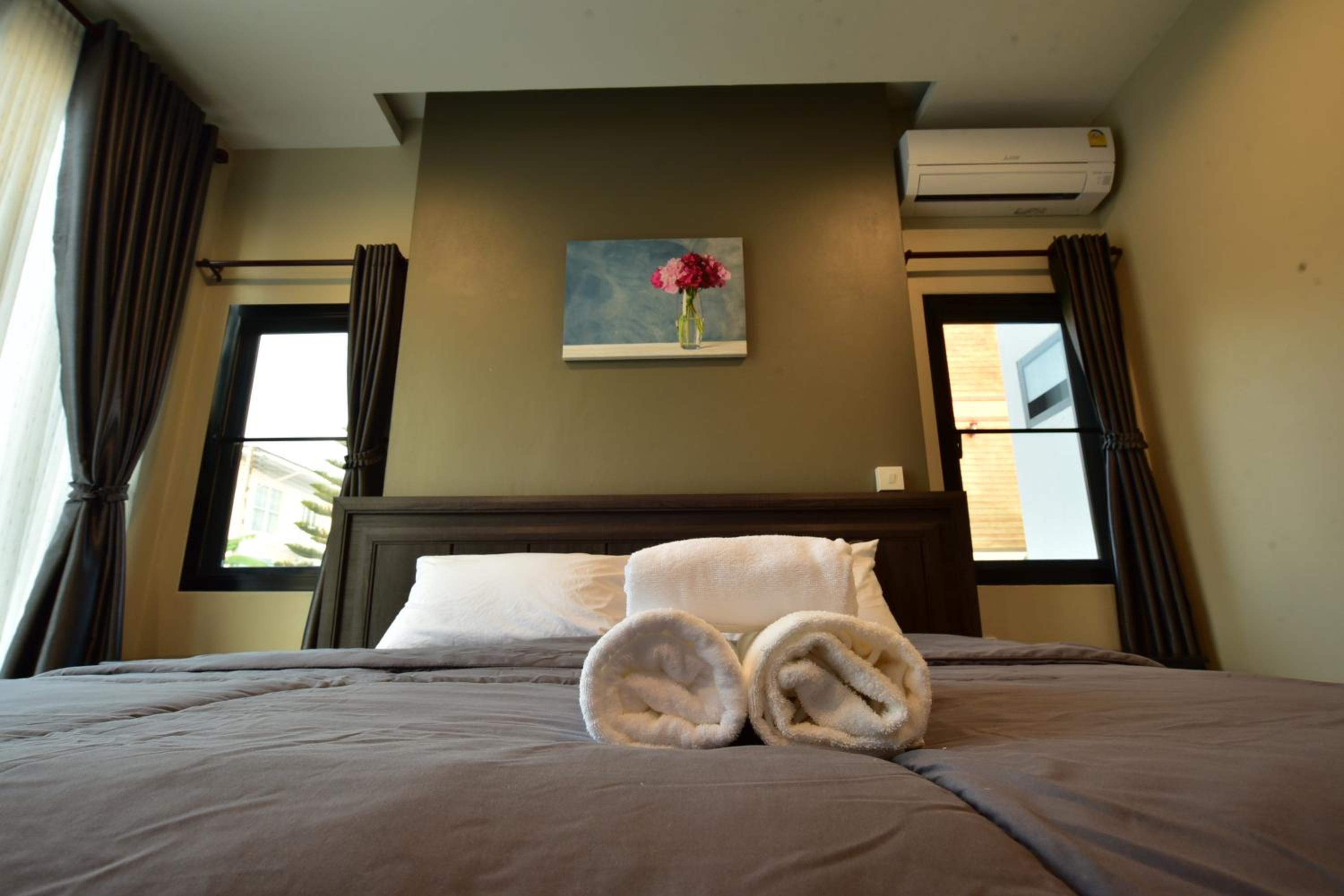 Two-Bedroom House - Photo 27