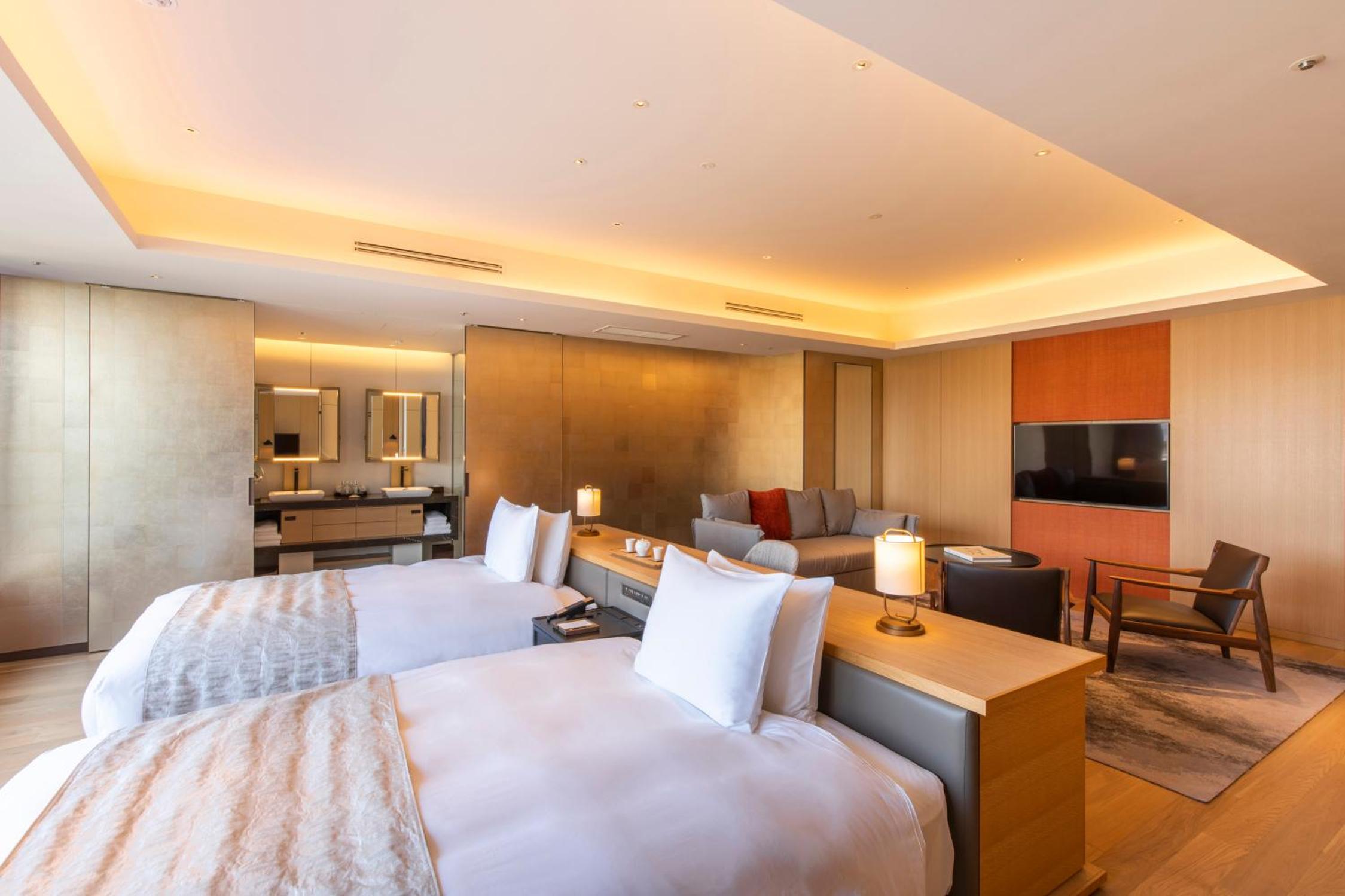 Modern Junior Suite with Free Lounge Access - Photo 1
