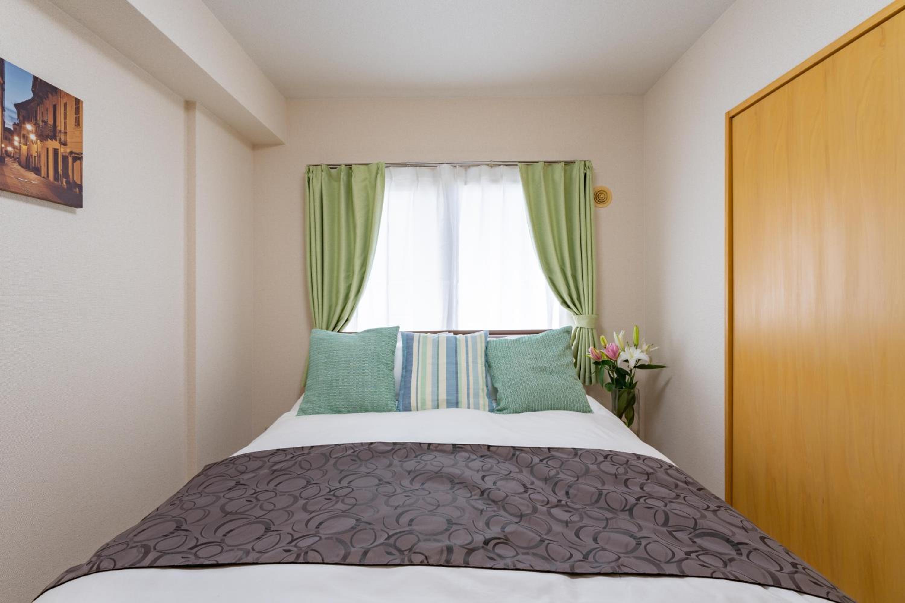 One-Bedroom Standard Apartment - Photo 14