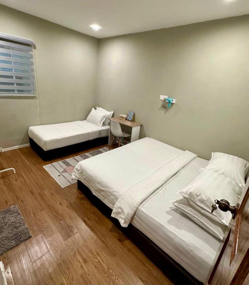 Four-Bedroom House photo 3