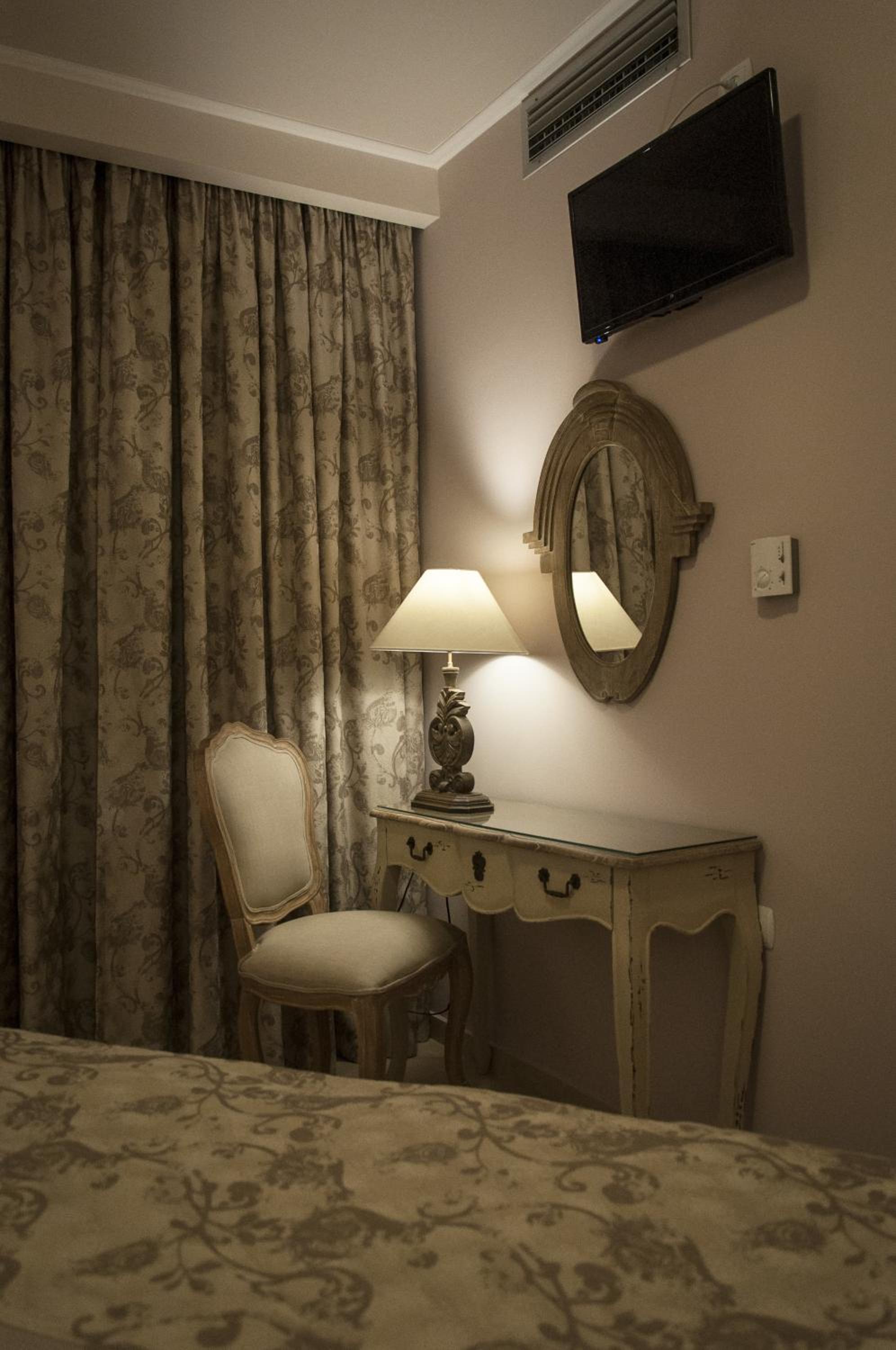 Two-Bedroom Suite - Photo 5