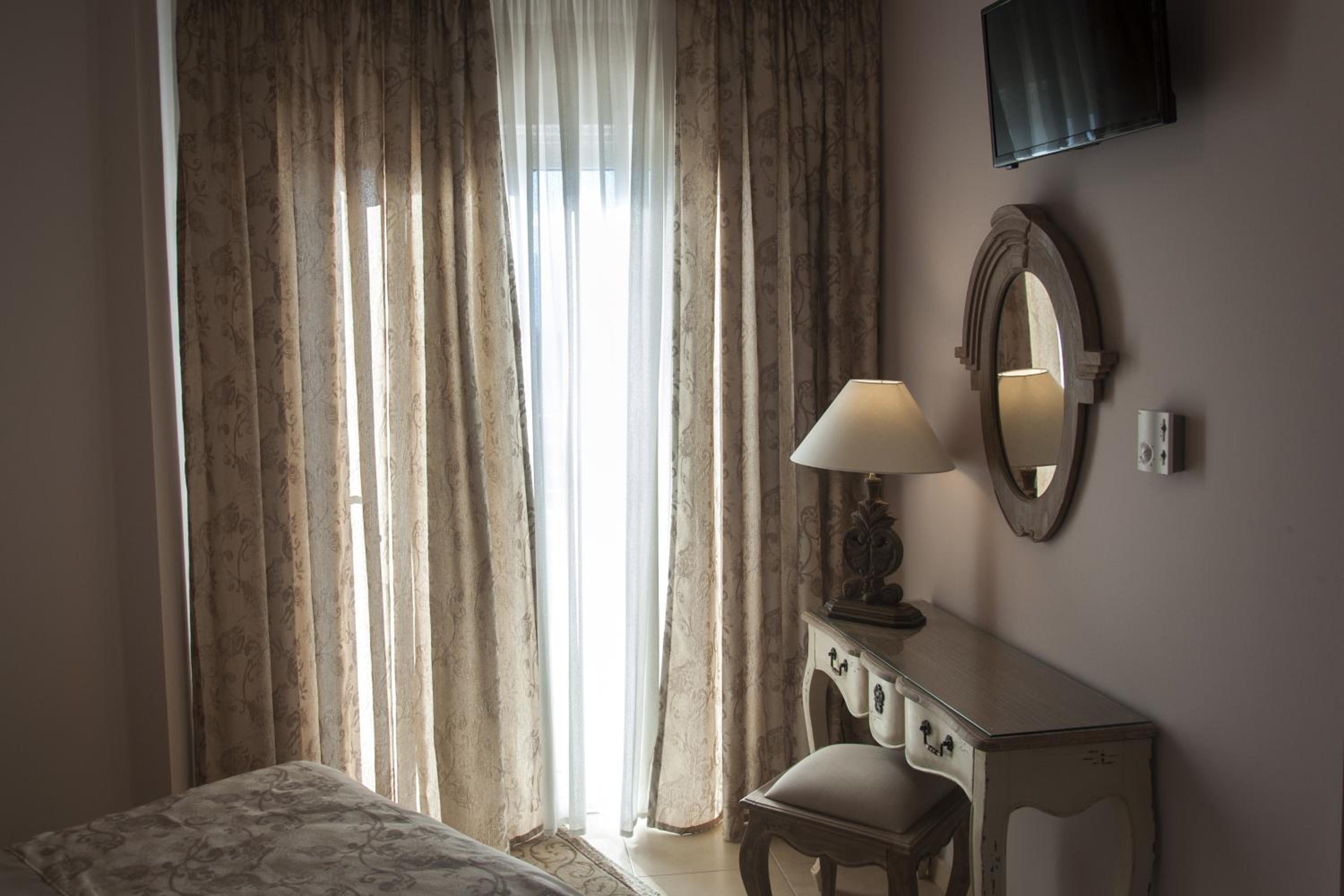 Two-Bedroom Suite - Photo 6