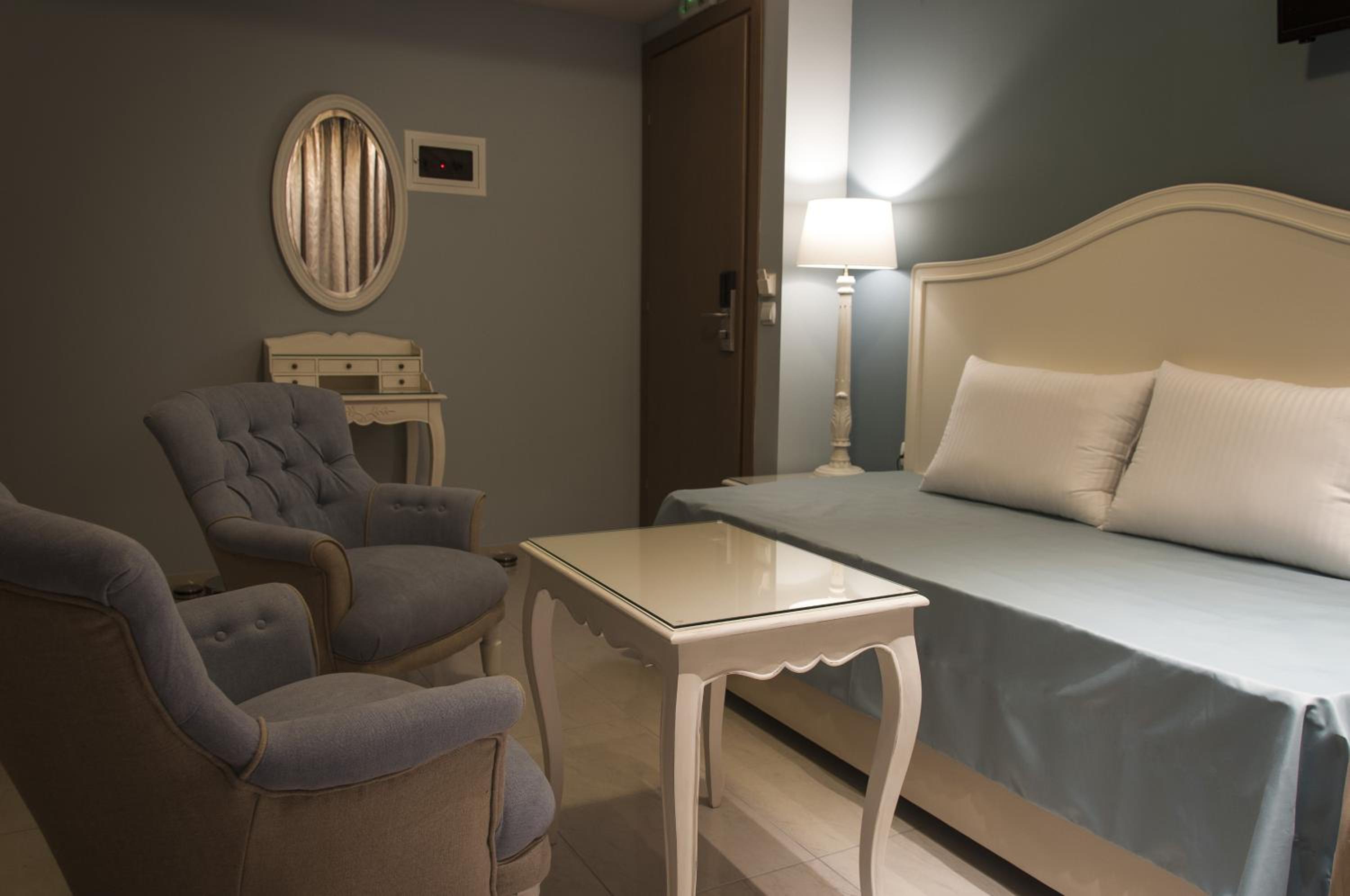 Suite with Spa Bath - Photo 3