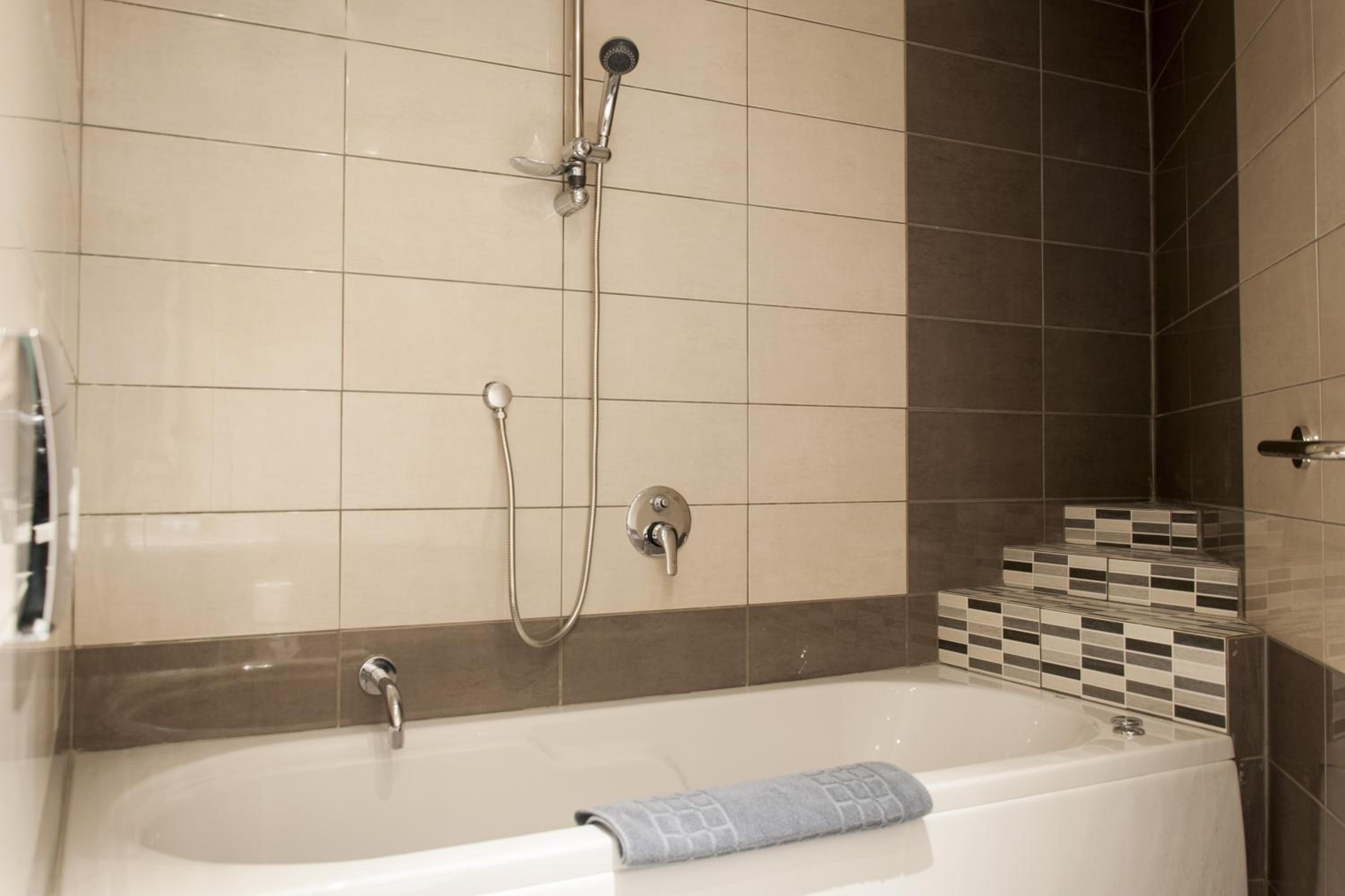 Suite with Spa Bath - Photo 6