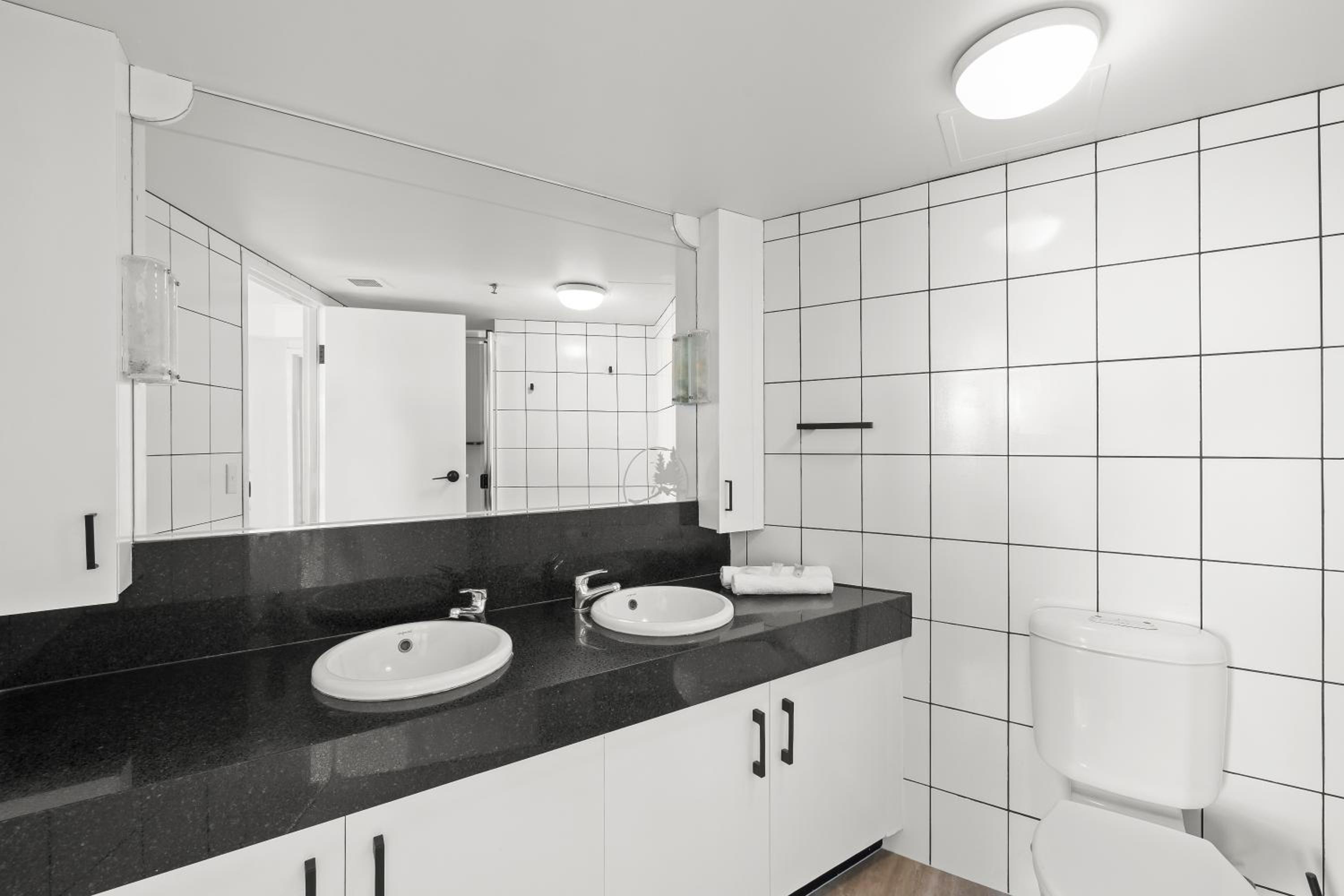 Superior 2.5 Bedroom Family Apartment with HInterland View, photo 6