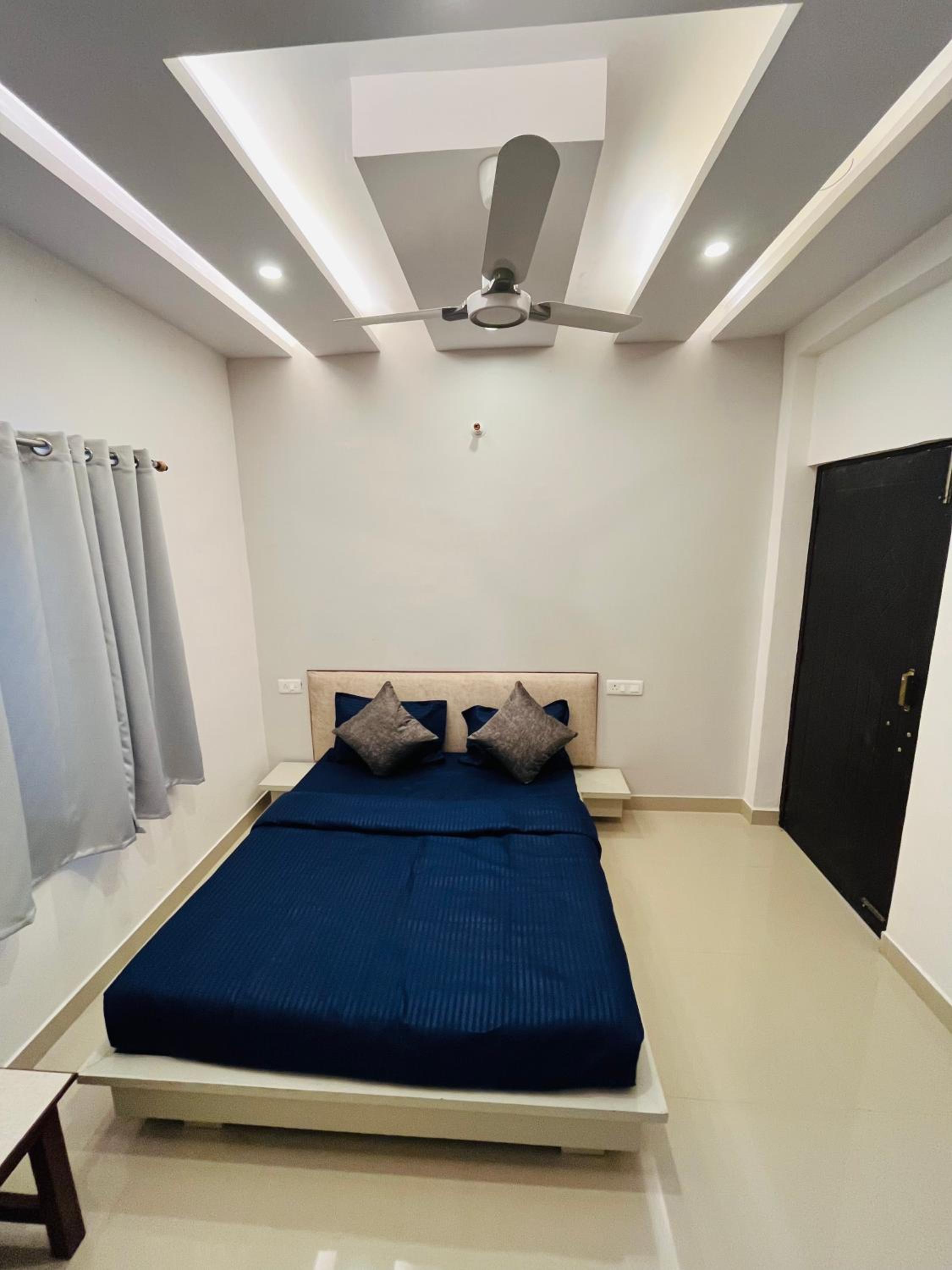 Standard Double Room with Fan - Photo 1
