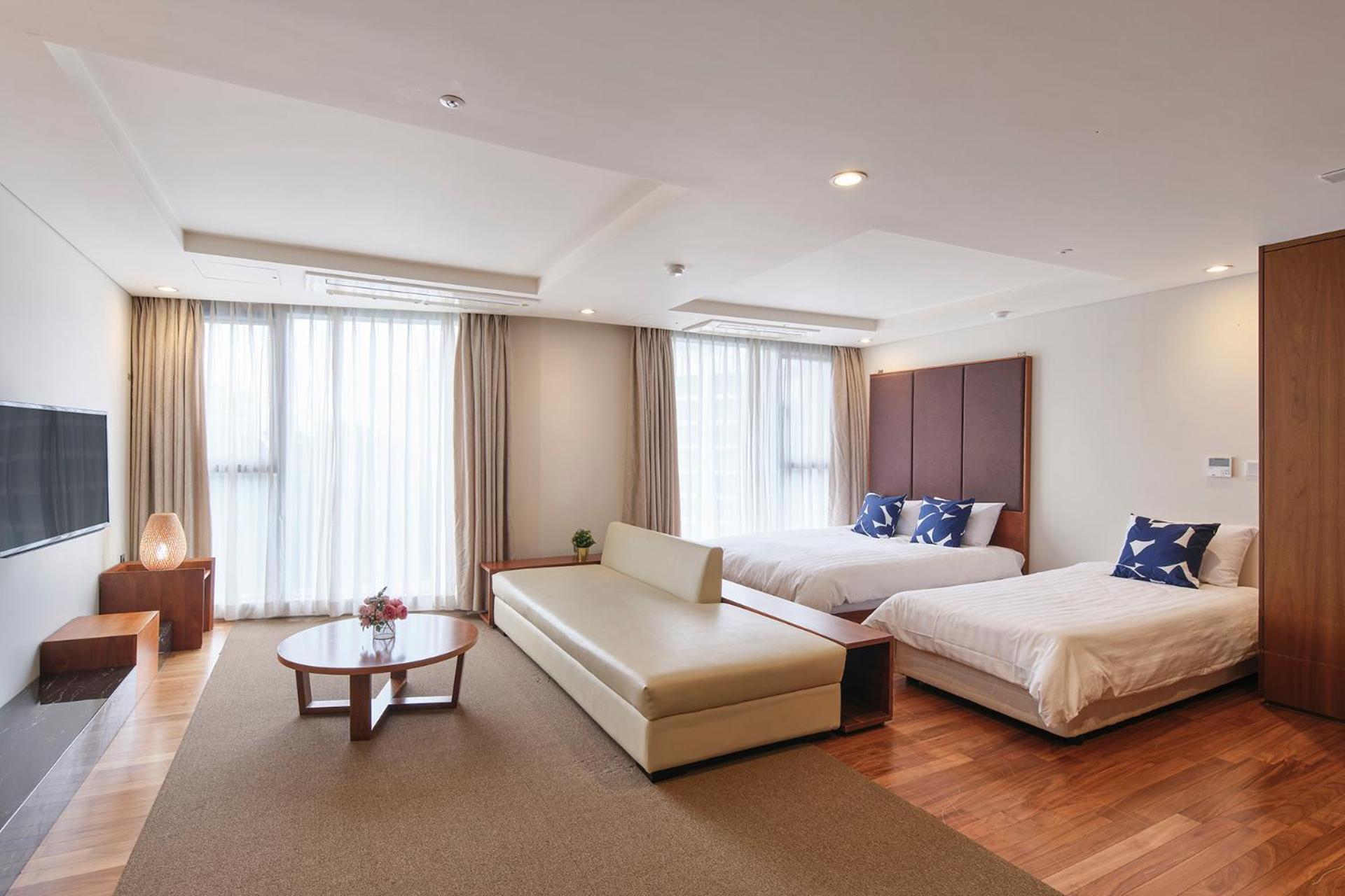Deluxe Family Suite