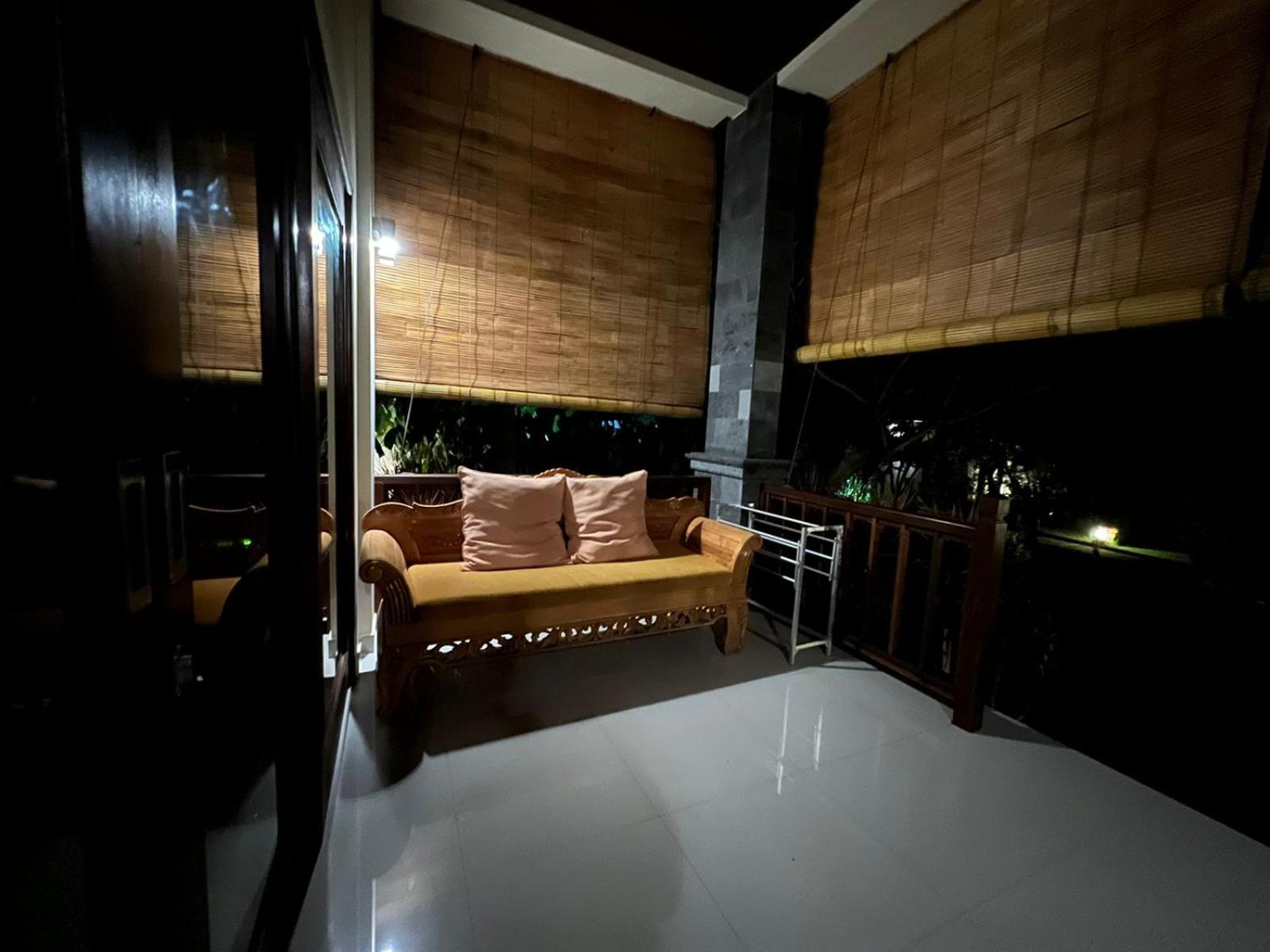 Studio with Pool View - Photo 11