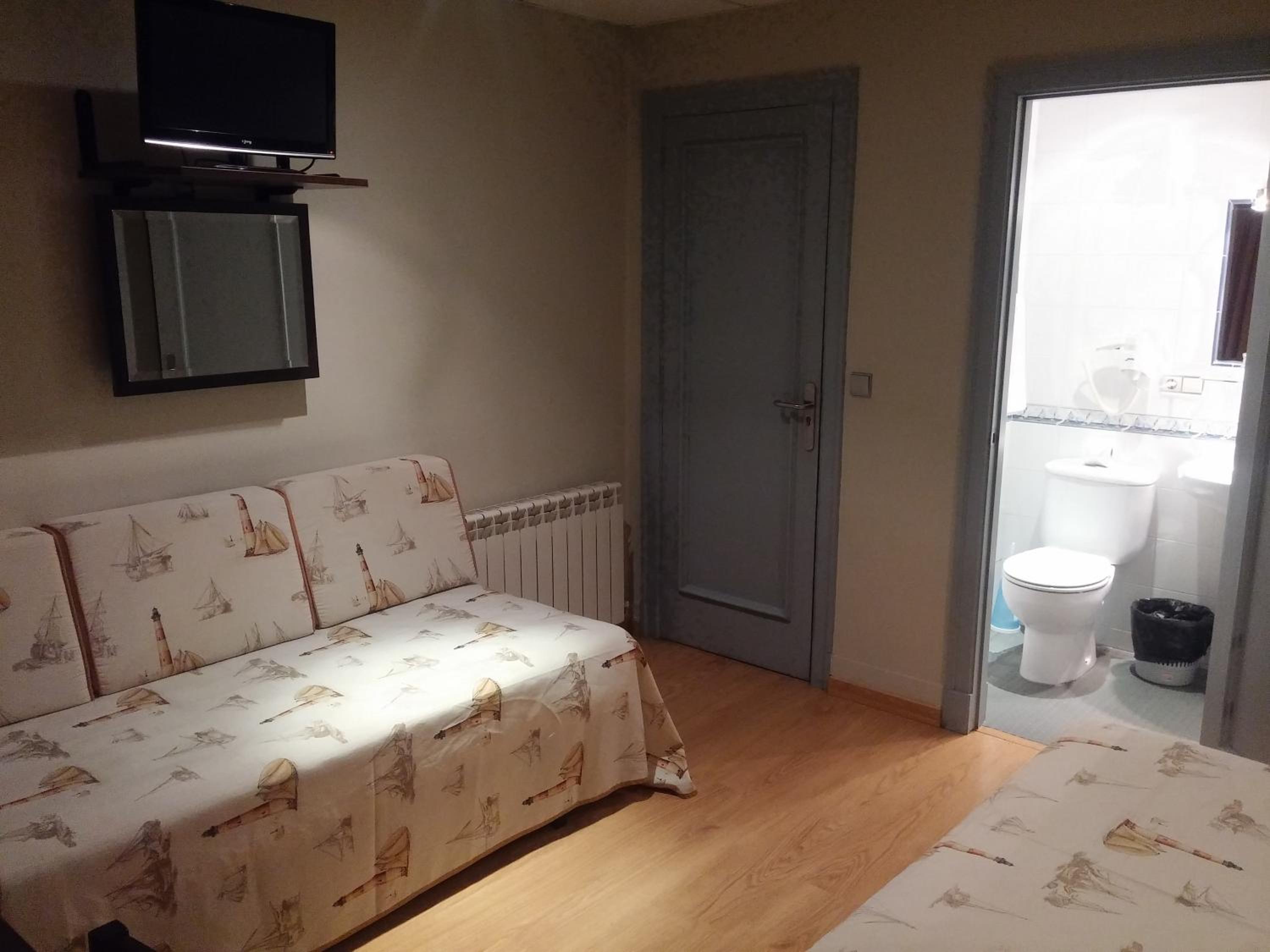 Economy Double or Twin Room - Photo 13