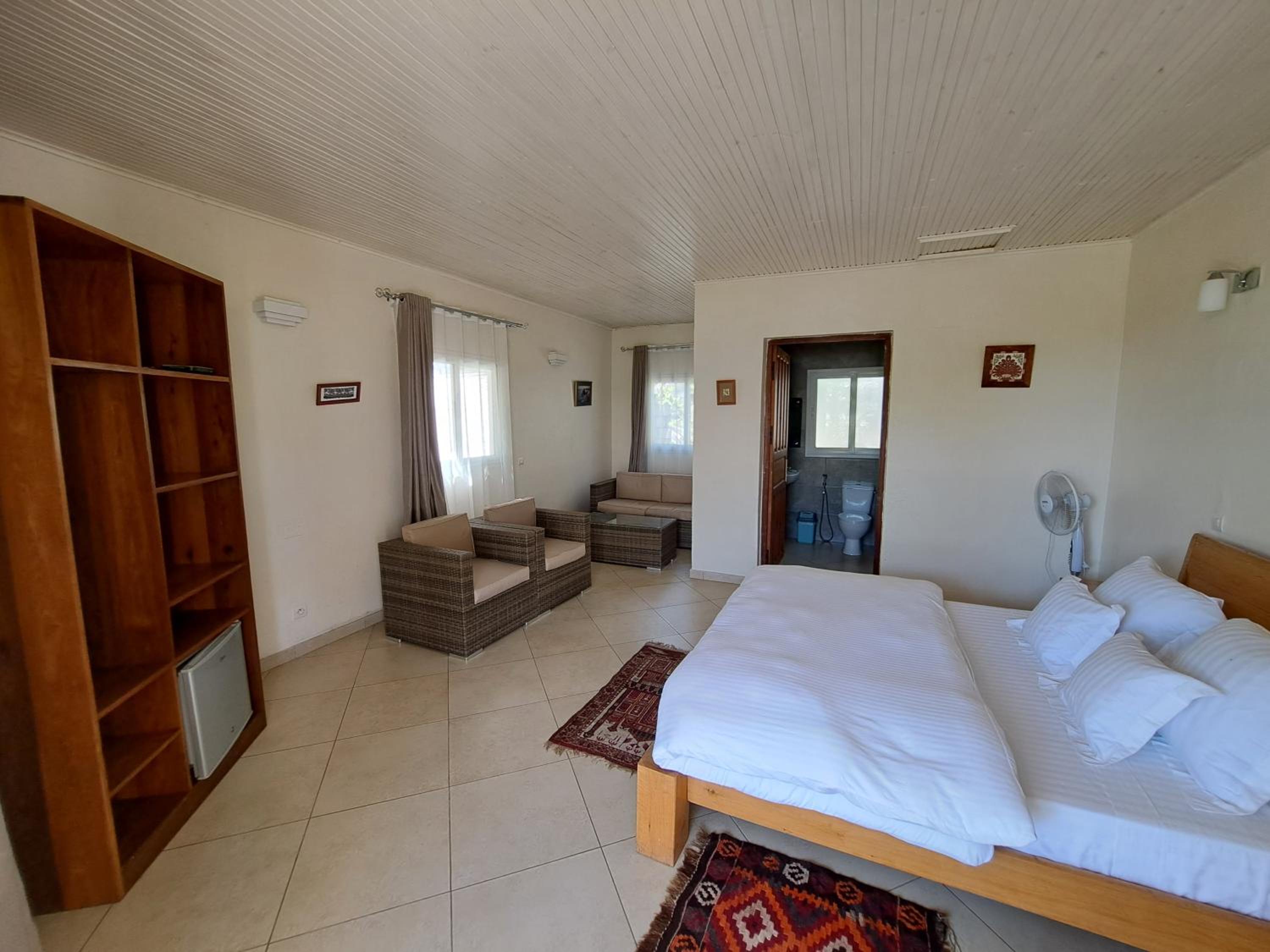 Deluxe Double Room (2 Adults + 1 Child) photo 2