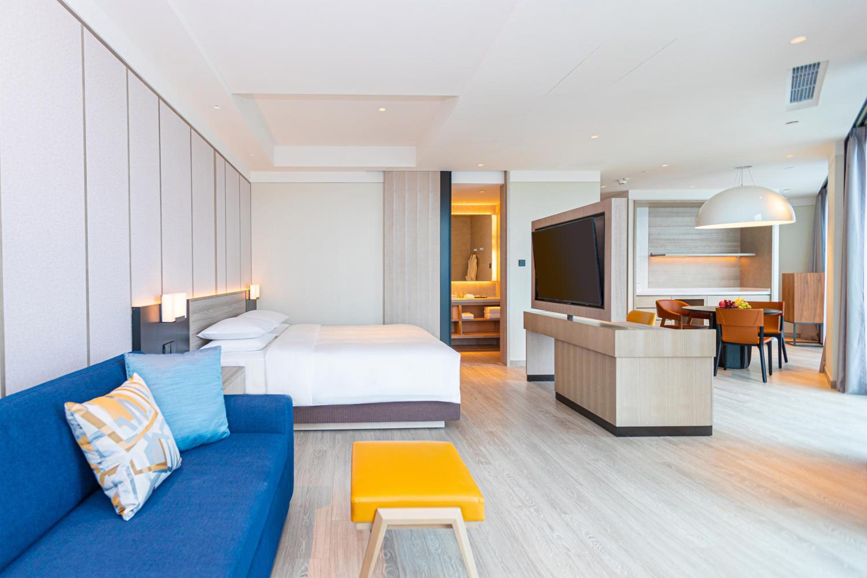 Specialty King Room with Sofa Bed photo 2