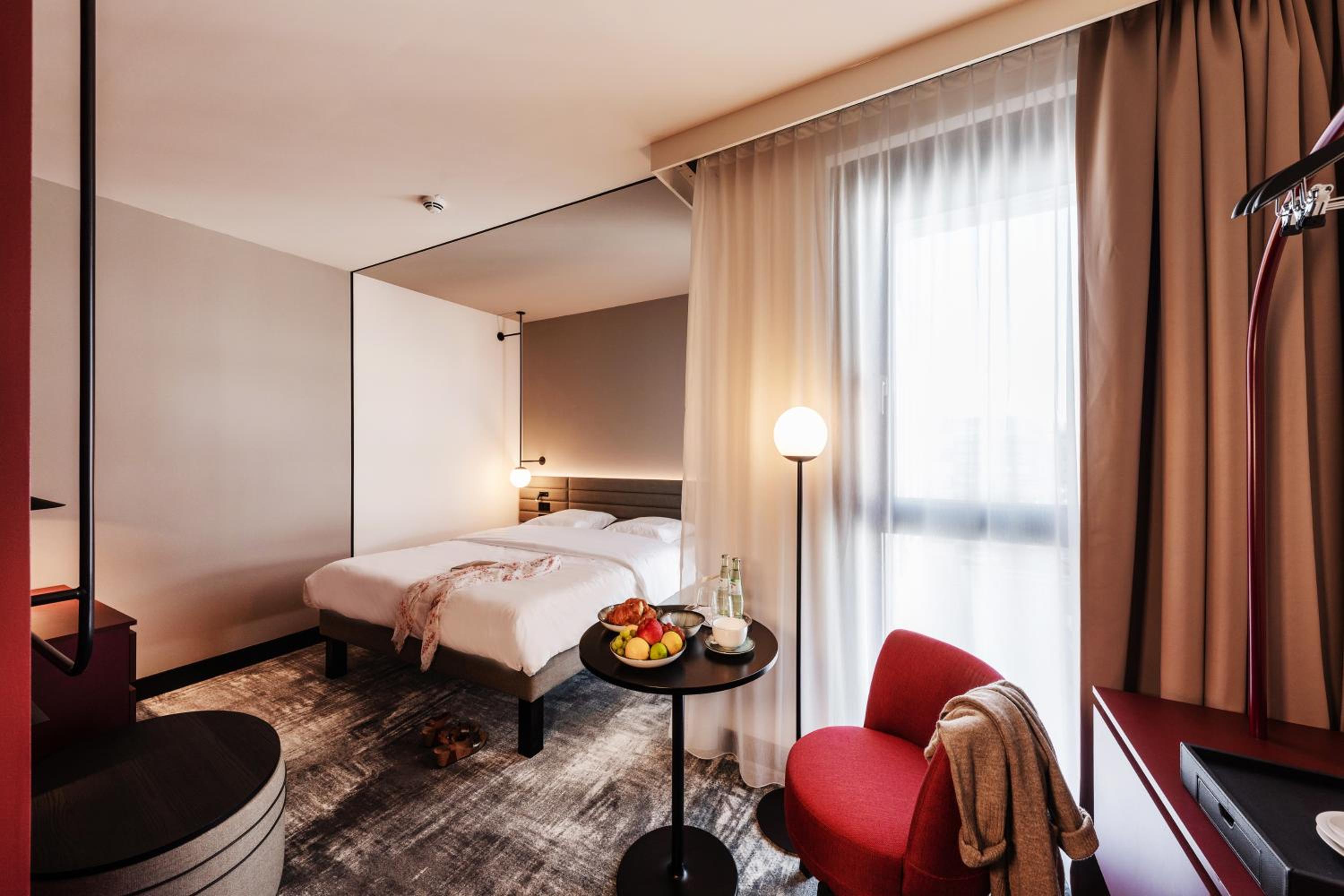 Standard King Room - Photo 3
