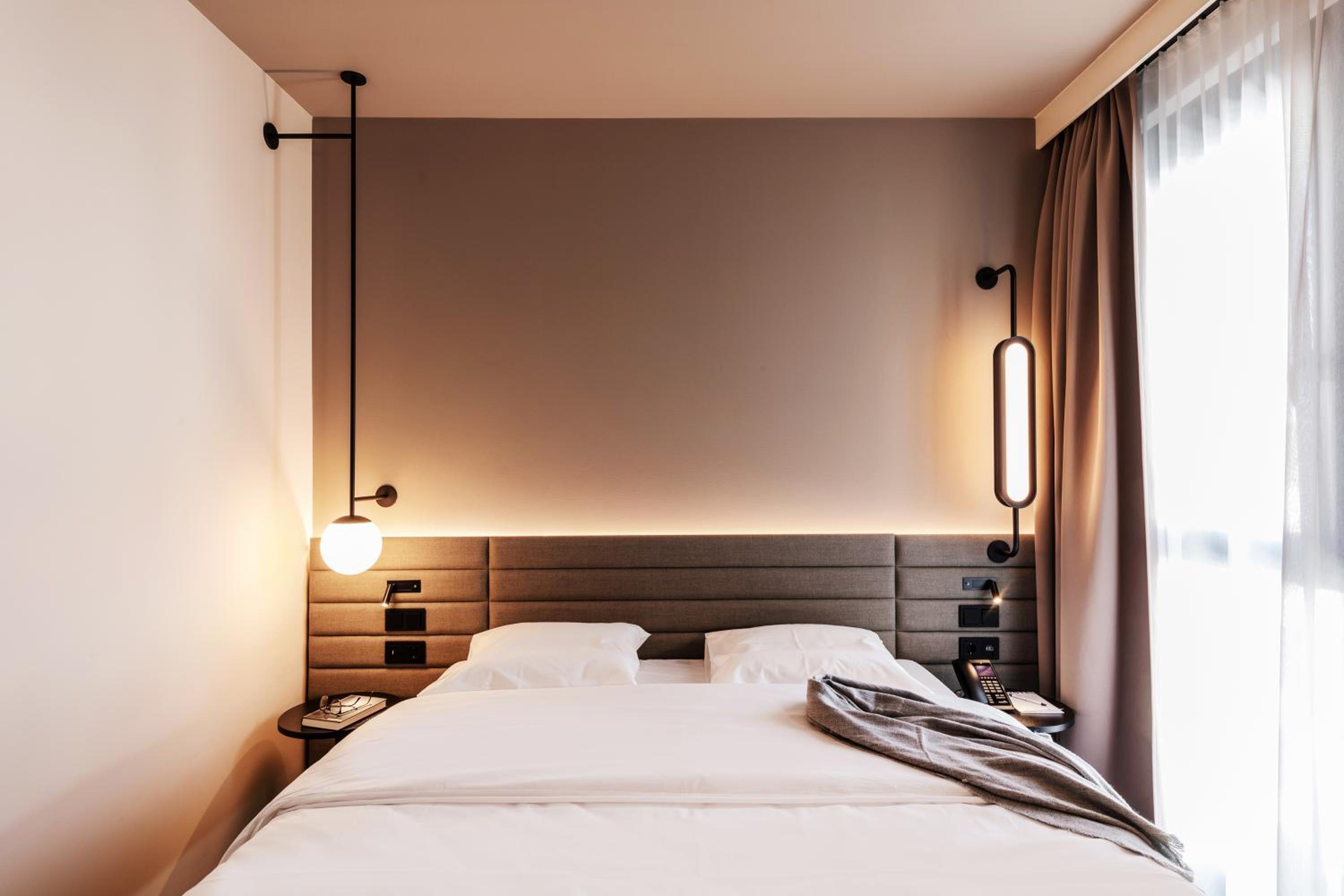 Standard King Room - Photo 4
