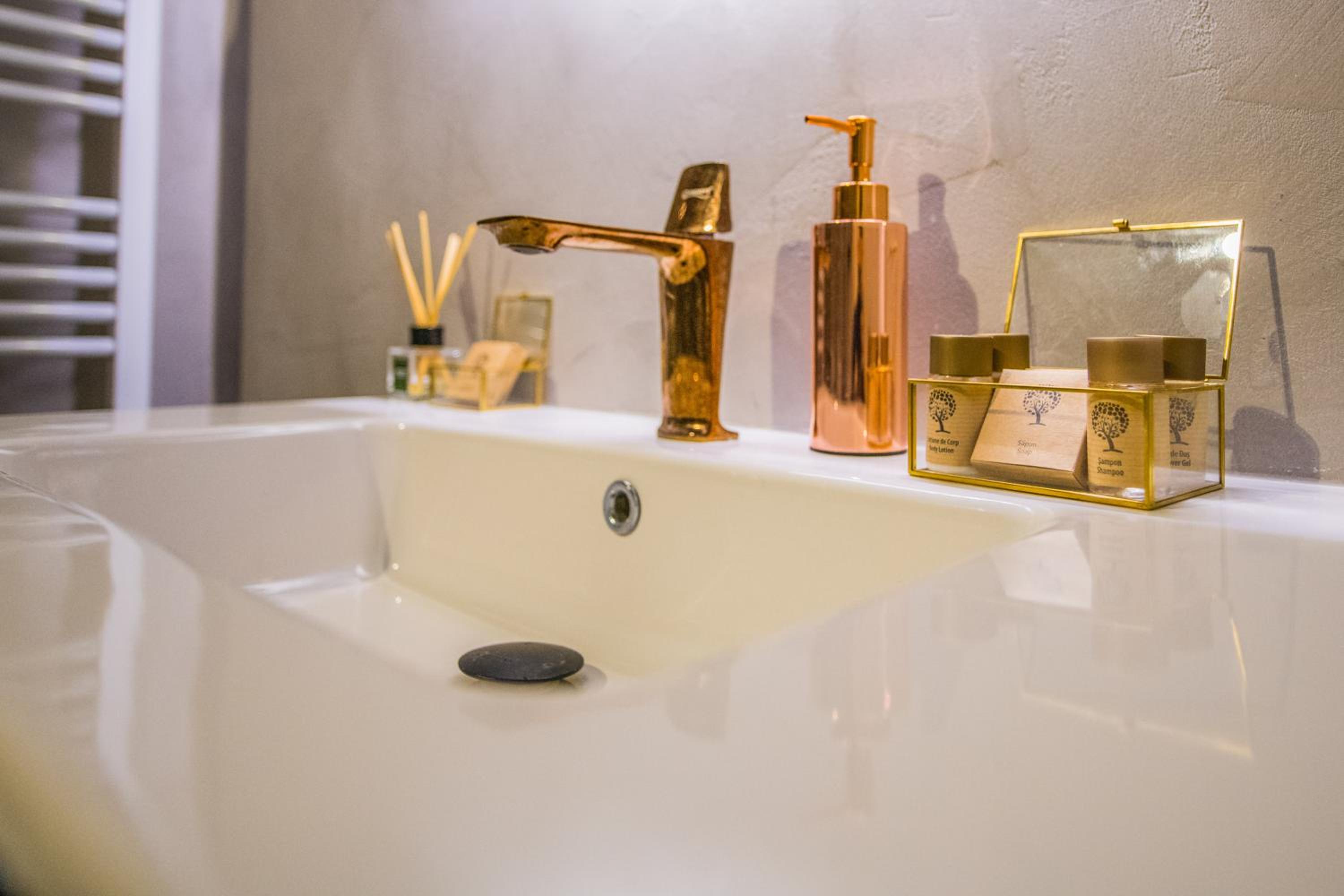 Double or Twin Room with Swimming Pool Access photo 2