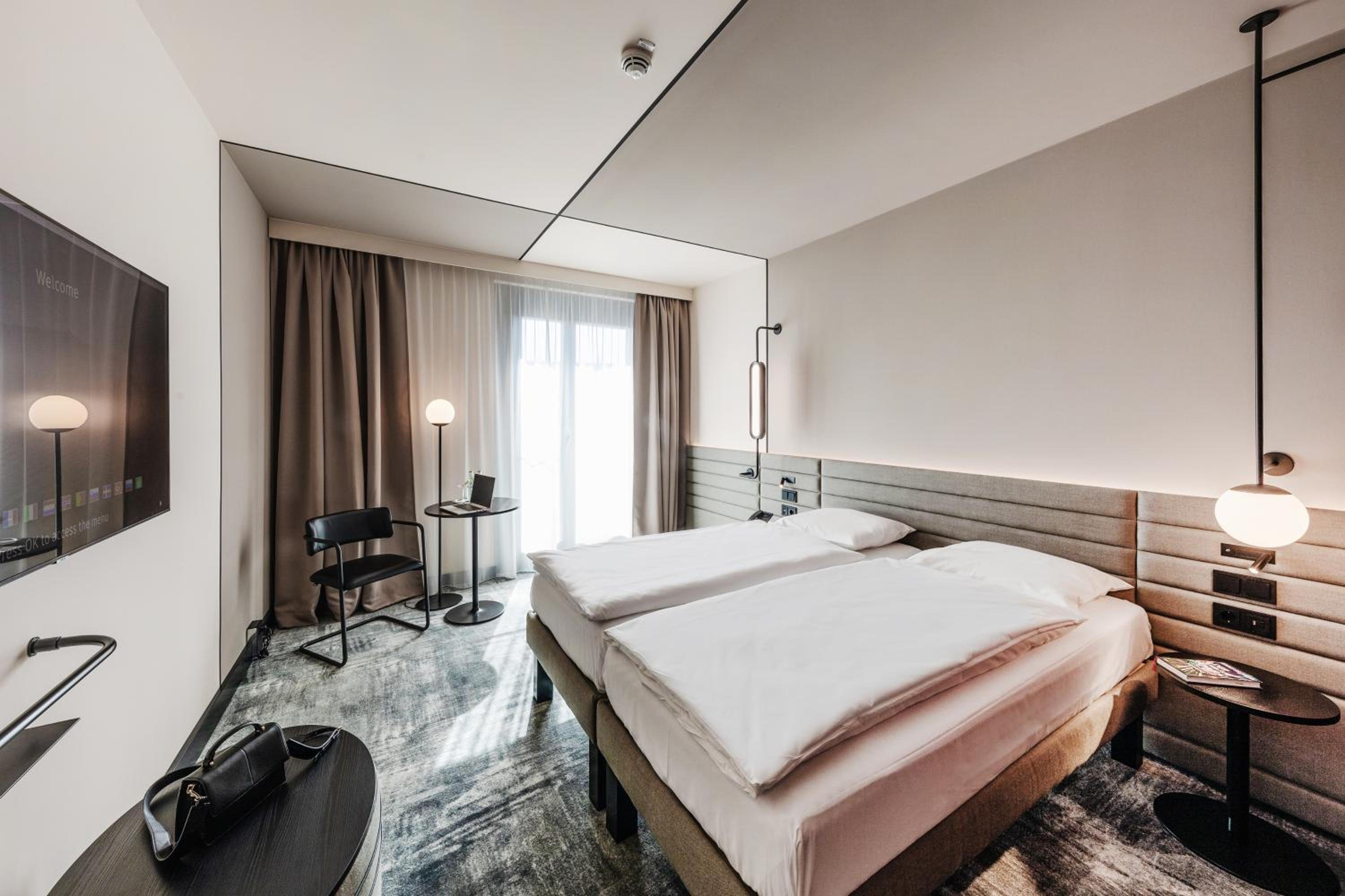 Superior King Room (with two separate mattresses) - Photo 8