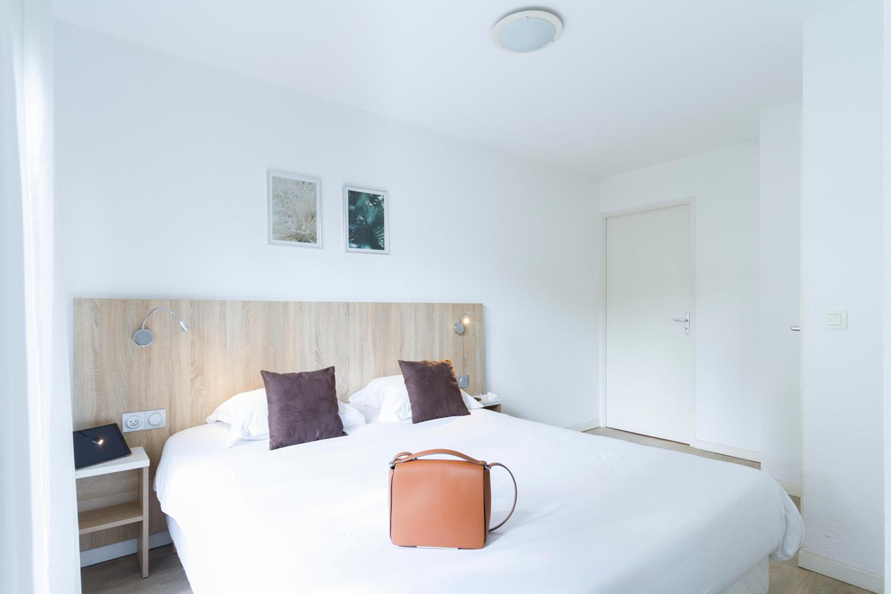One-Bedroom Apartment (2 Adults) - Photo 9