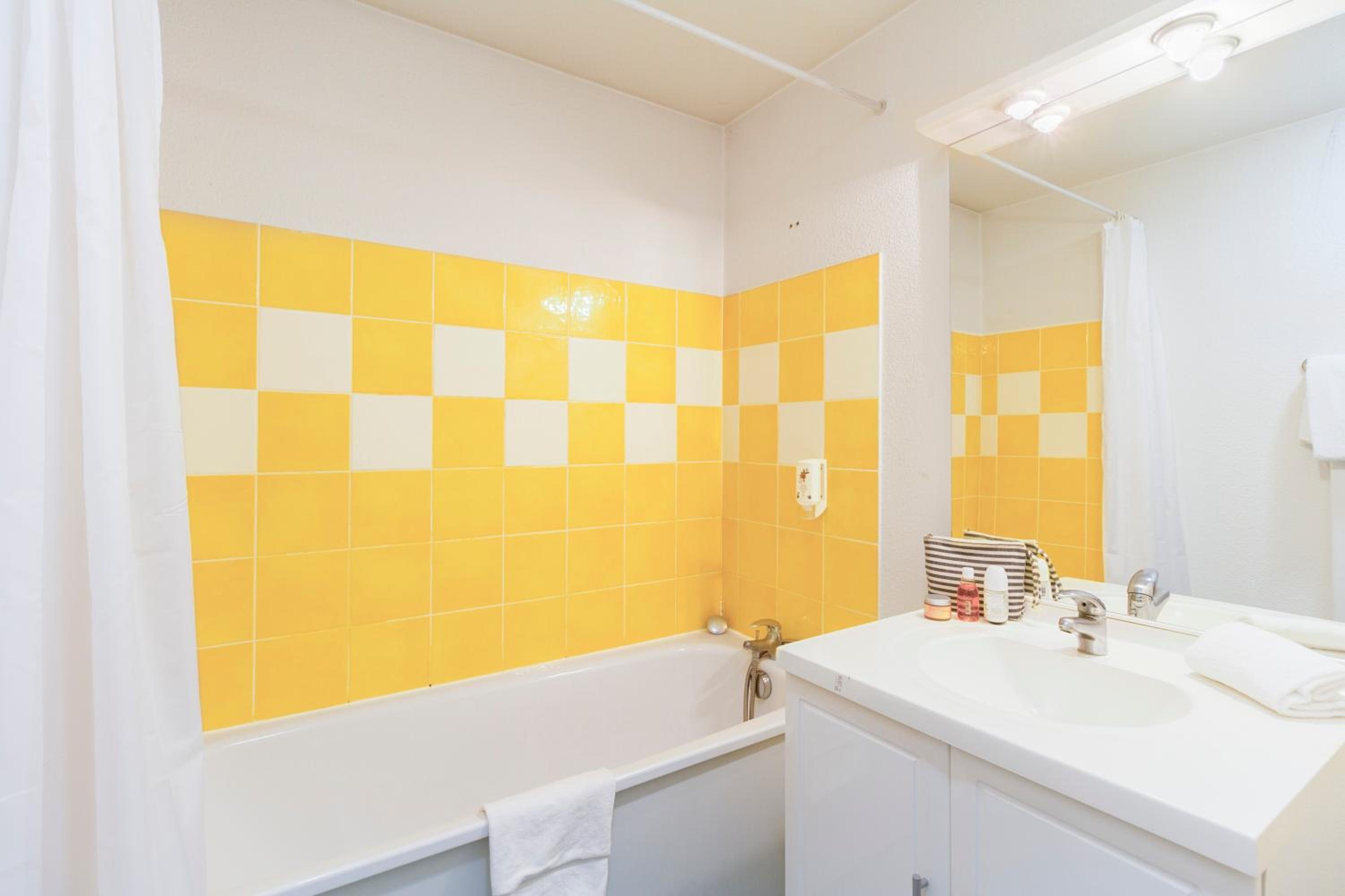Two-Bedroom Apartment (6 Adults) photo 3