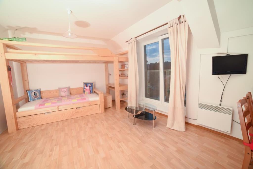 One-Bedroom Apartment - Photo 7