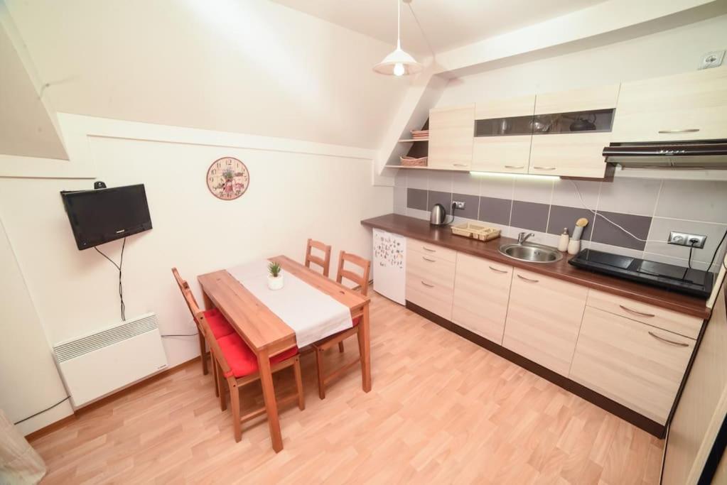 One-Bedroom Apartment - Photo 4