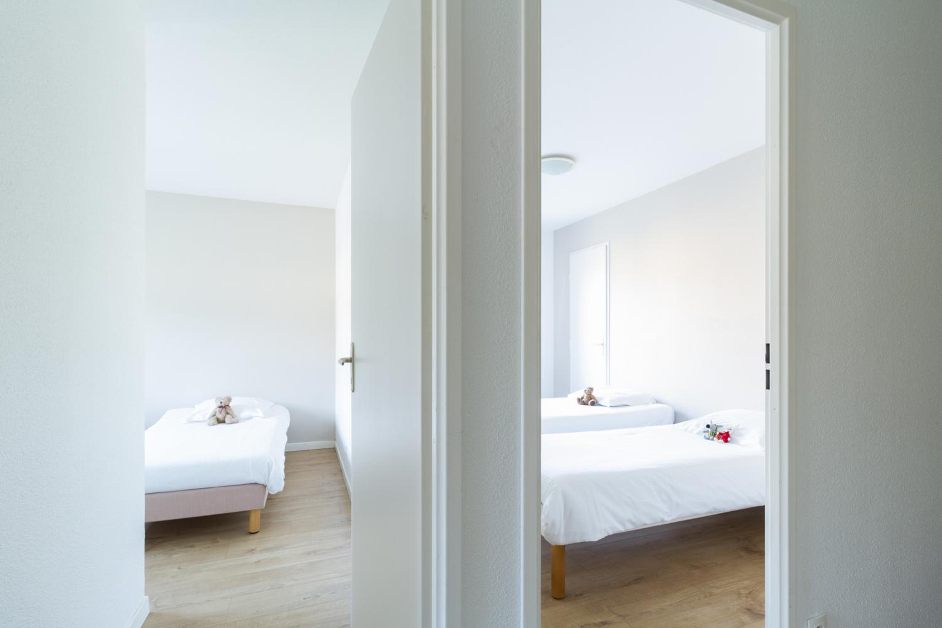 Three-Bedroom Apartment (8 Adults) - Photo 9