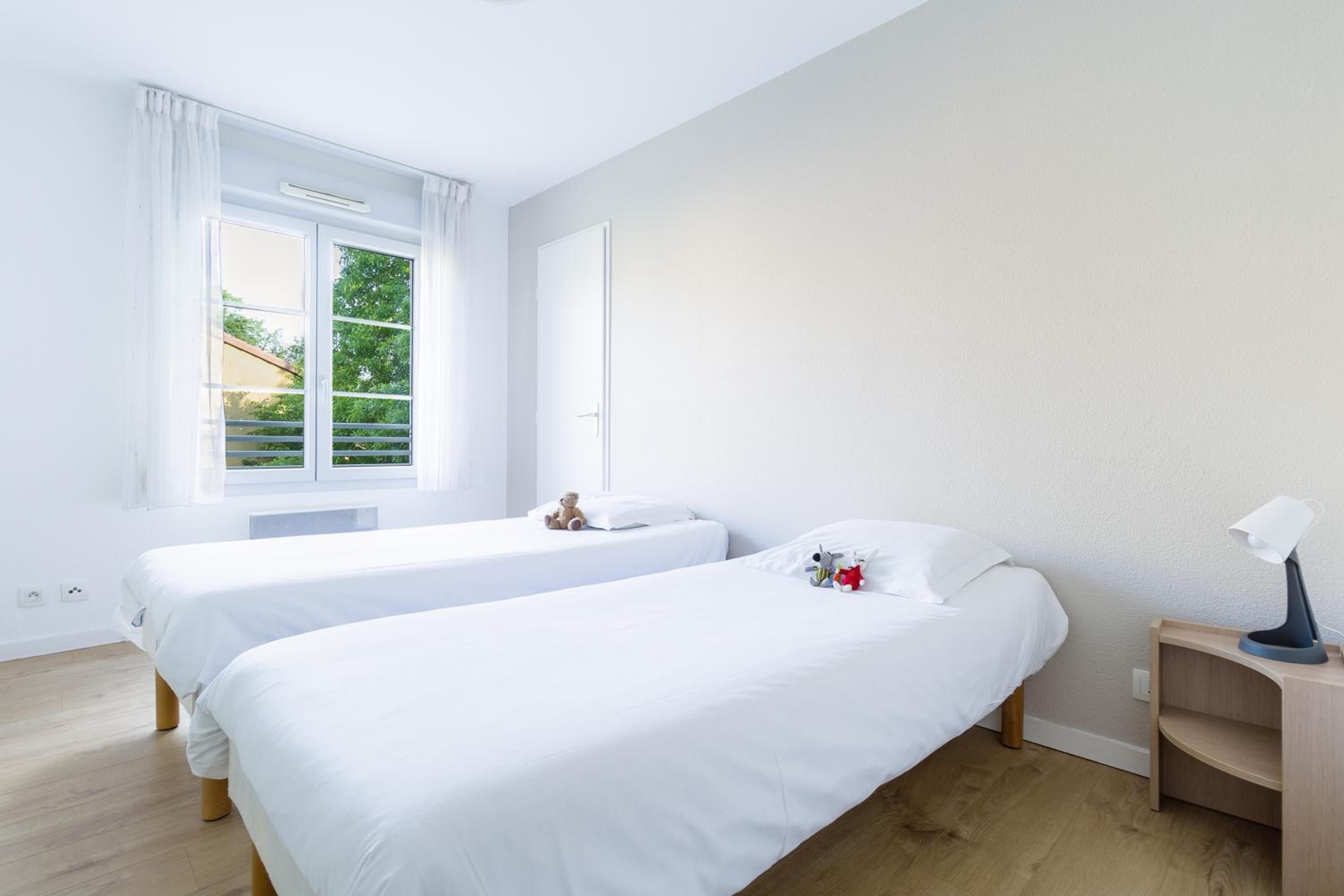 Two-Bedroom Apartment (6 Adults) - Photo 9