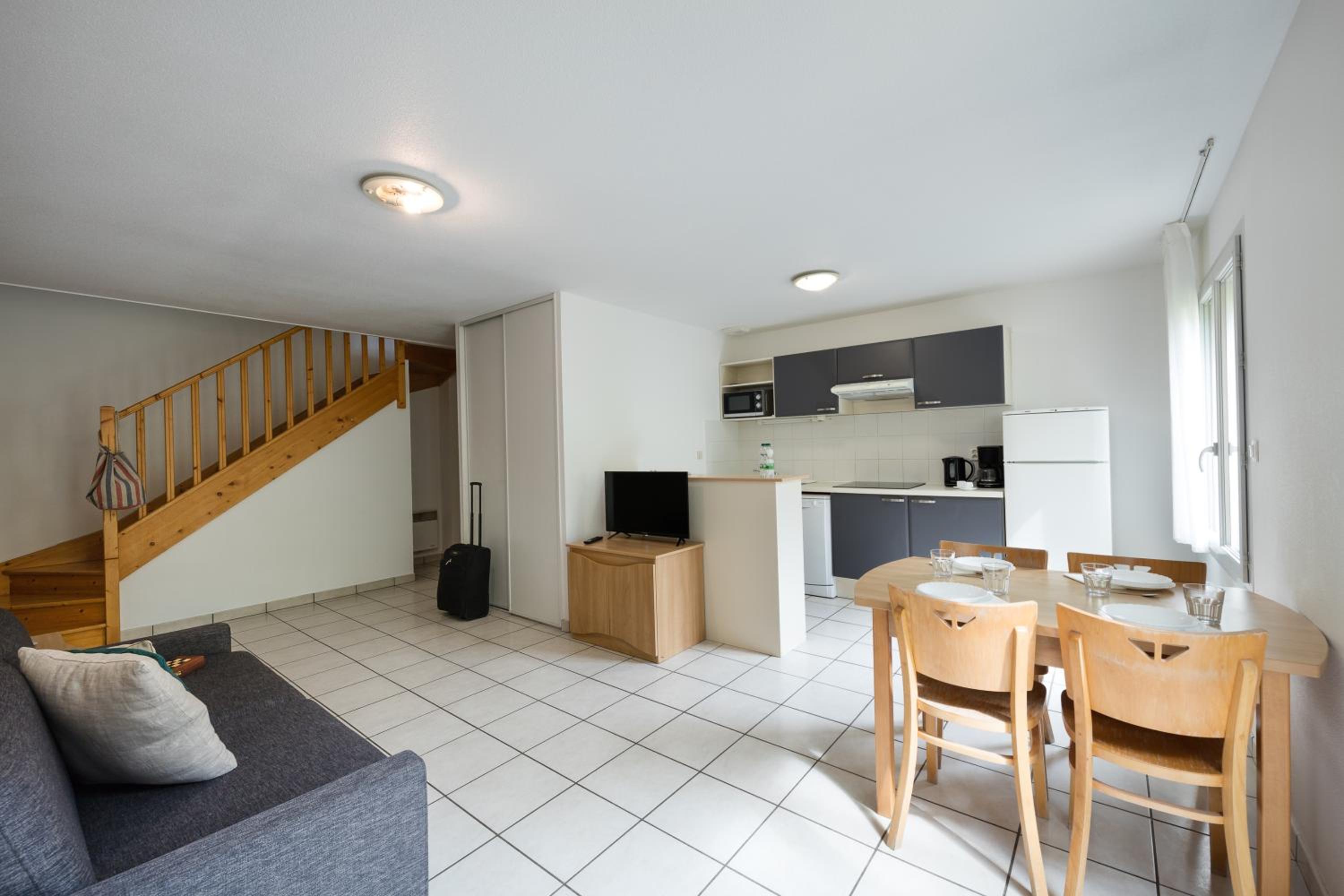 Two-Bedroom Apartment (6 Adults) - Photo 3