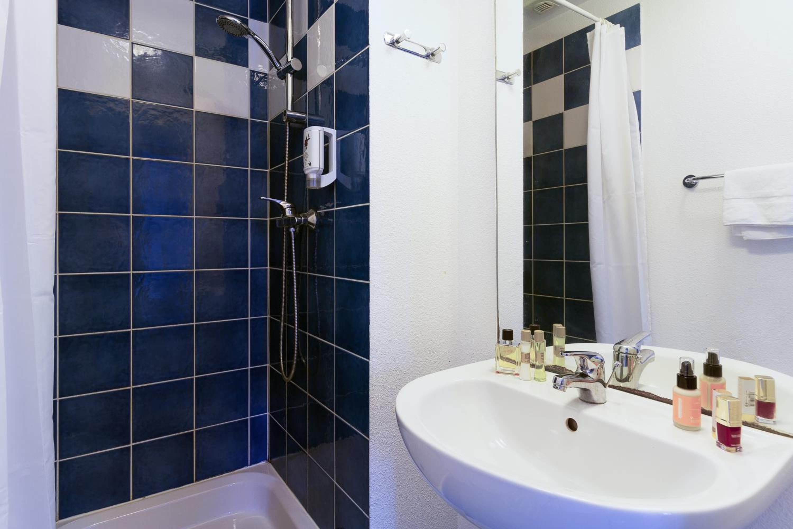 Three-Bedroom Apartment (8 Adults) - Photo 5
