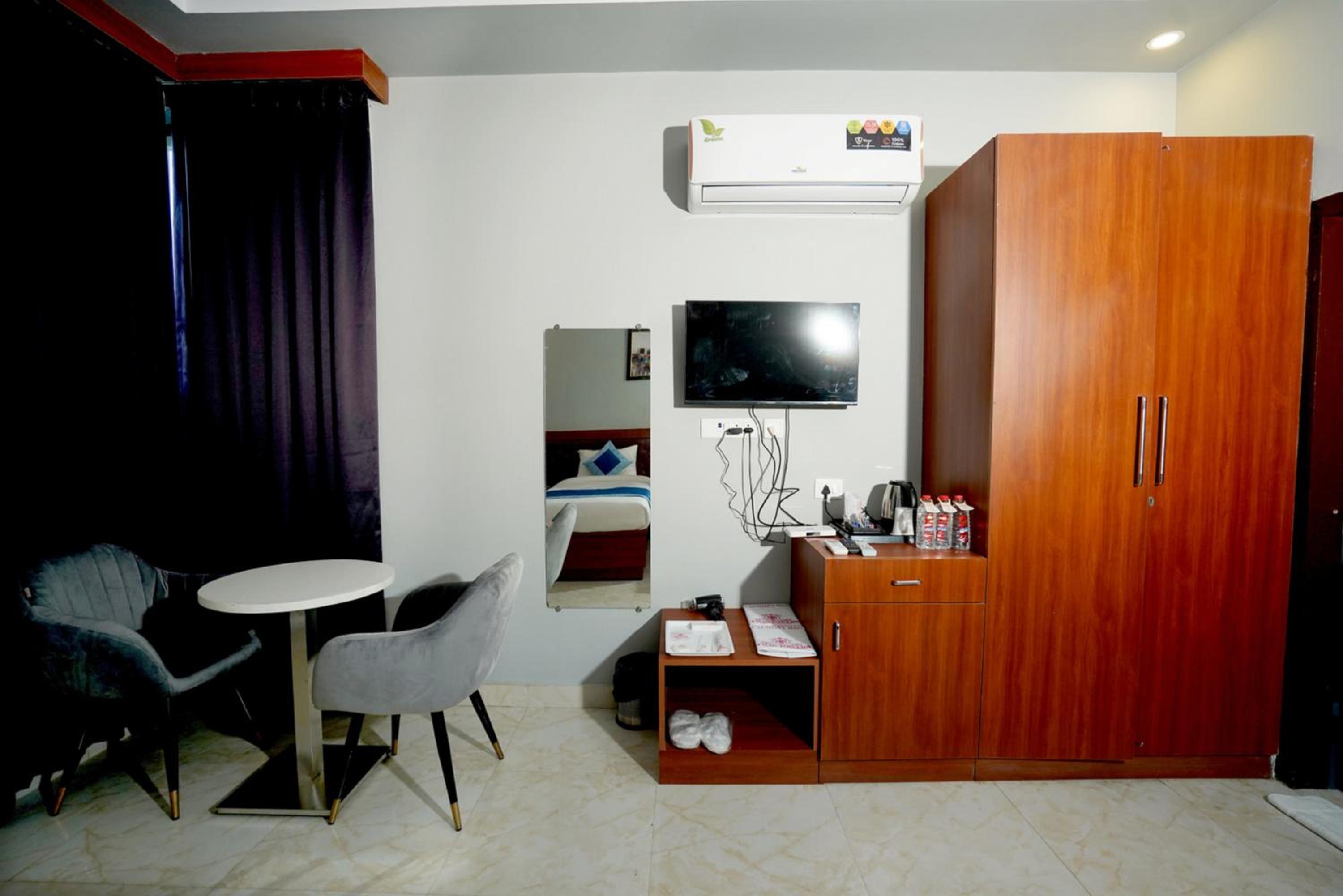 Deluxe Double Room - Photo 21