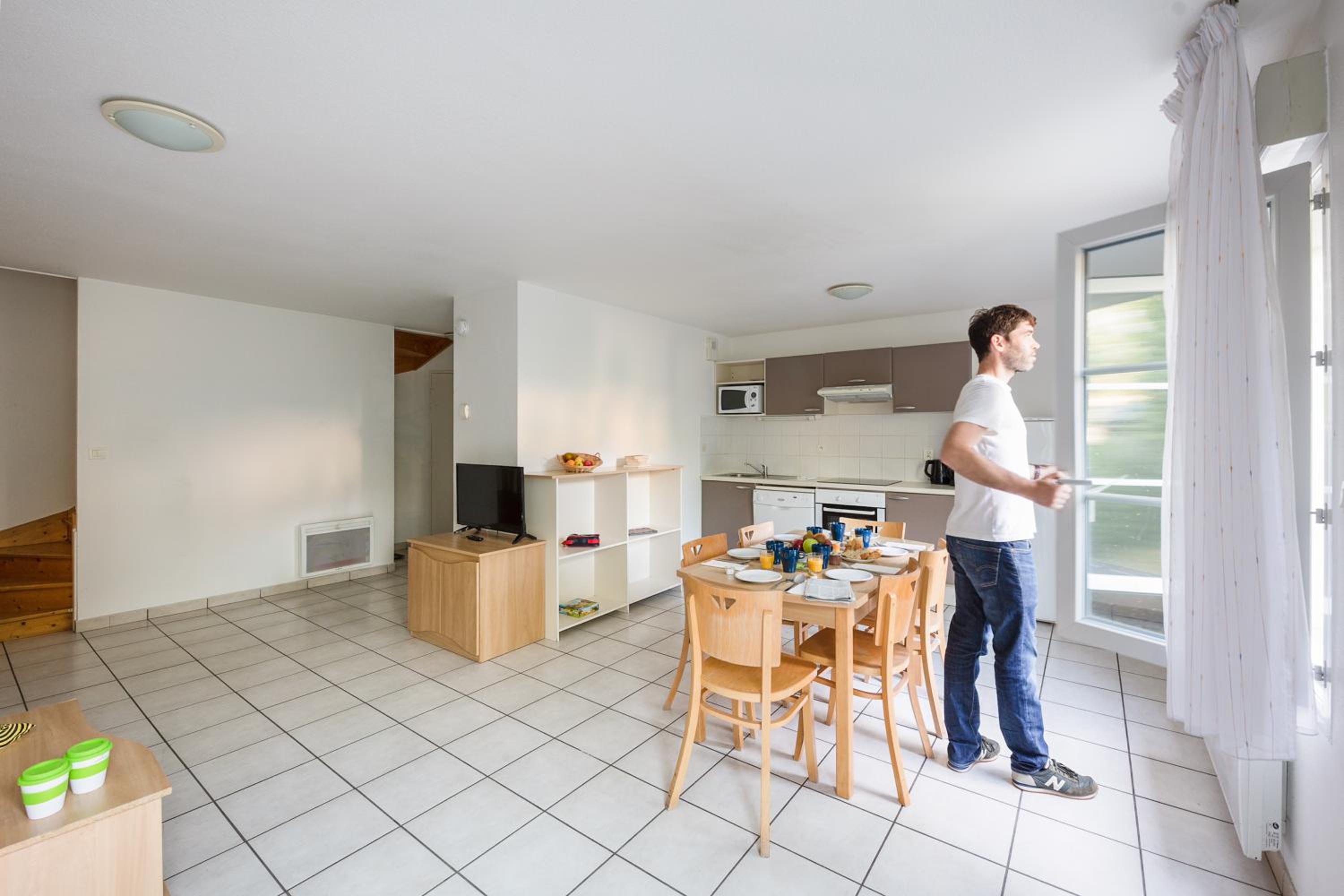 Three-Bedroom Apartment (8 Adults) - Photo 3