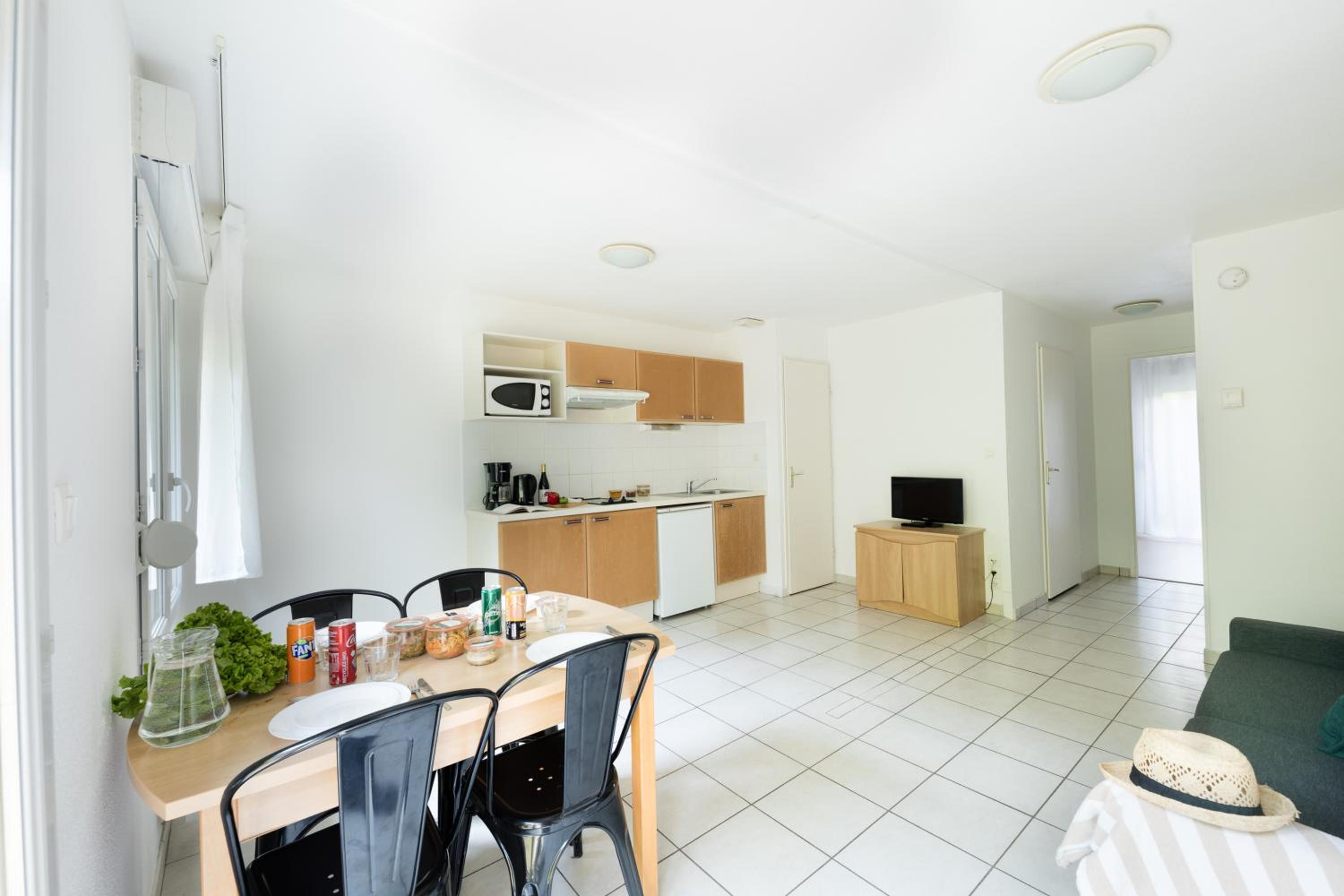 One-Bedroom Apartment (4 Adults) - Photo 7
