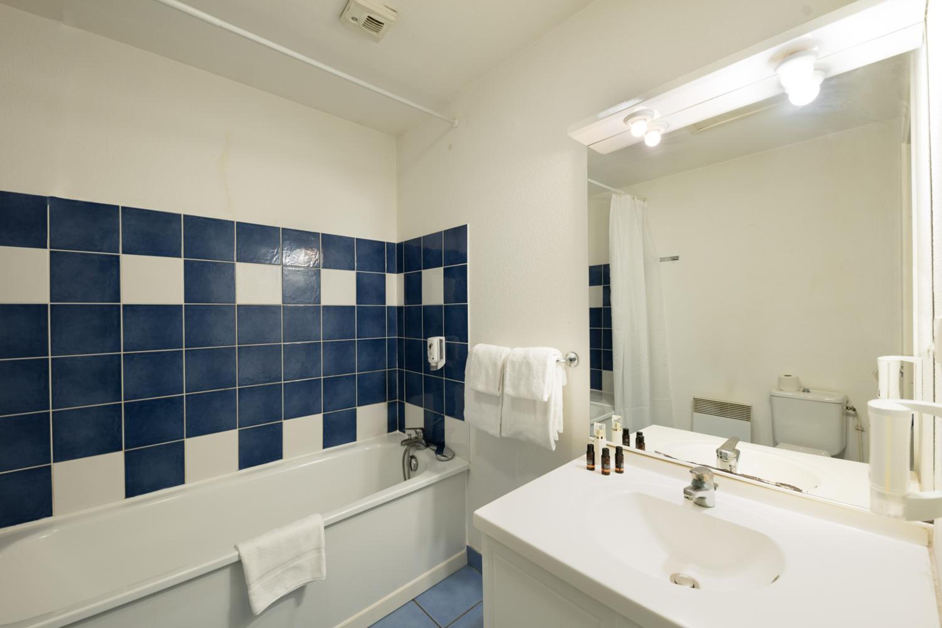 One-Bedroom Apartment (4 Adults) - Photo 6