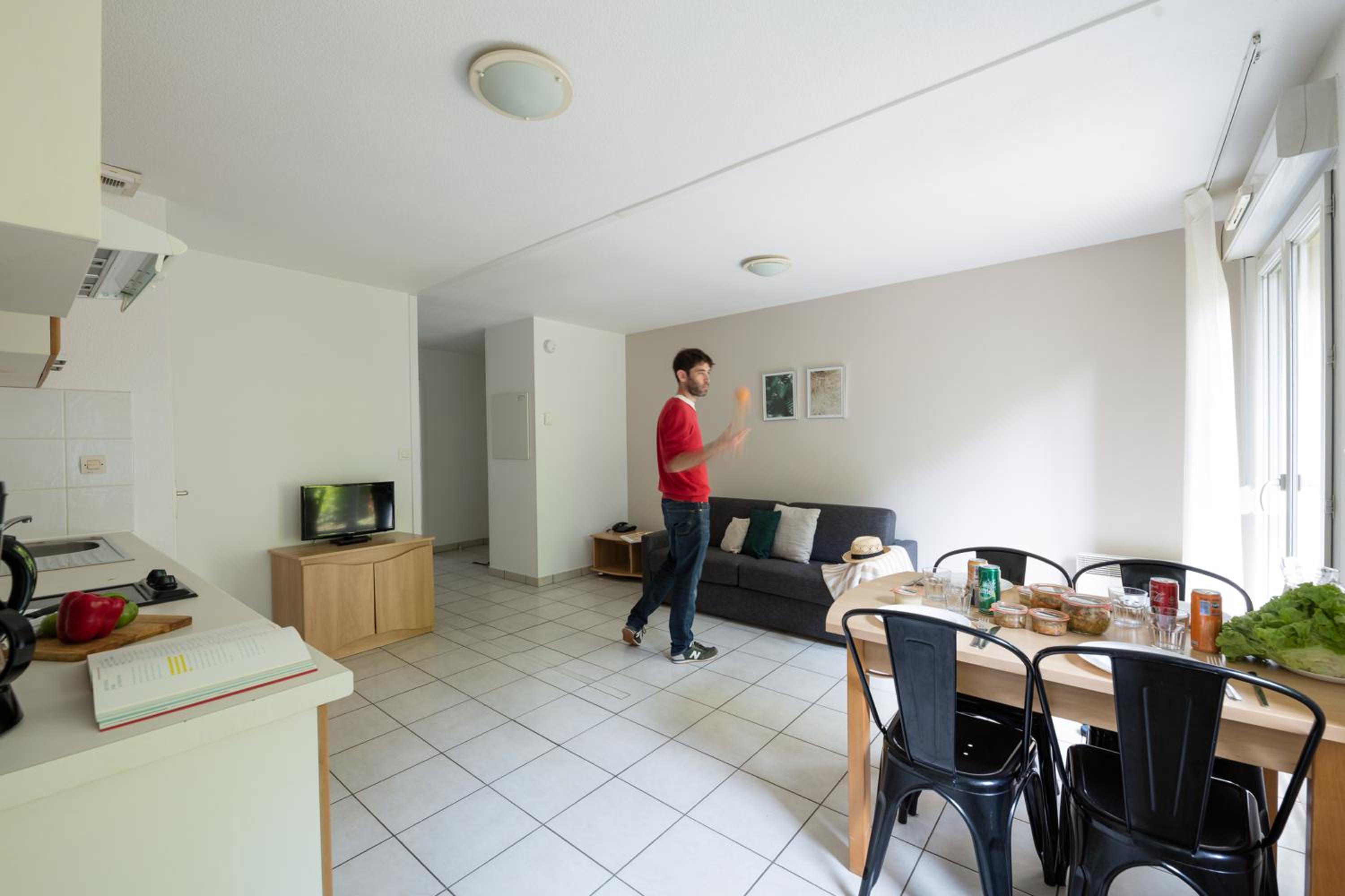 One-Bedroom Apartment (4 Adults) - Photo 3