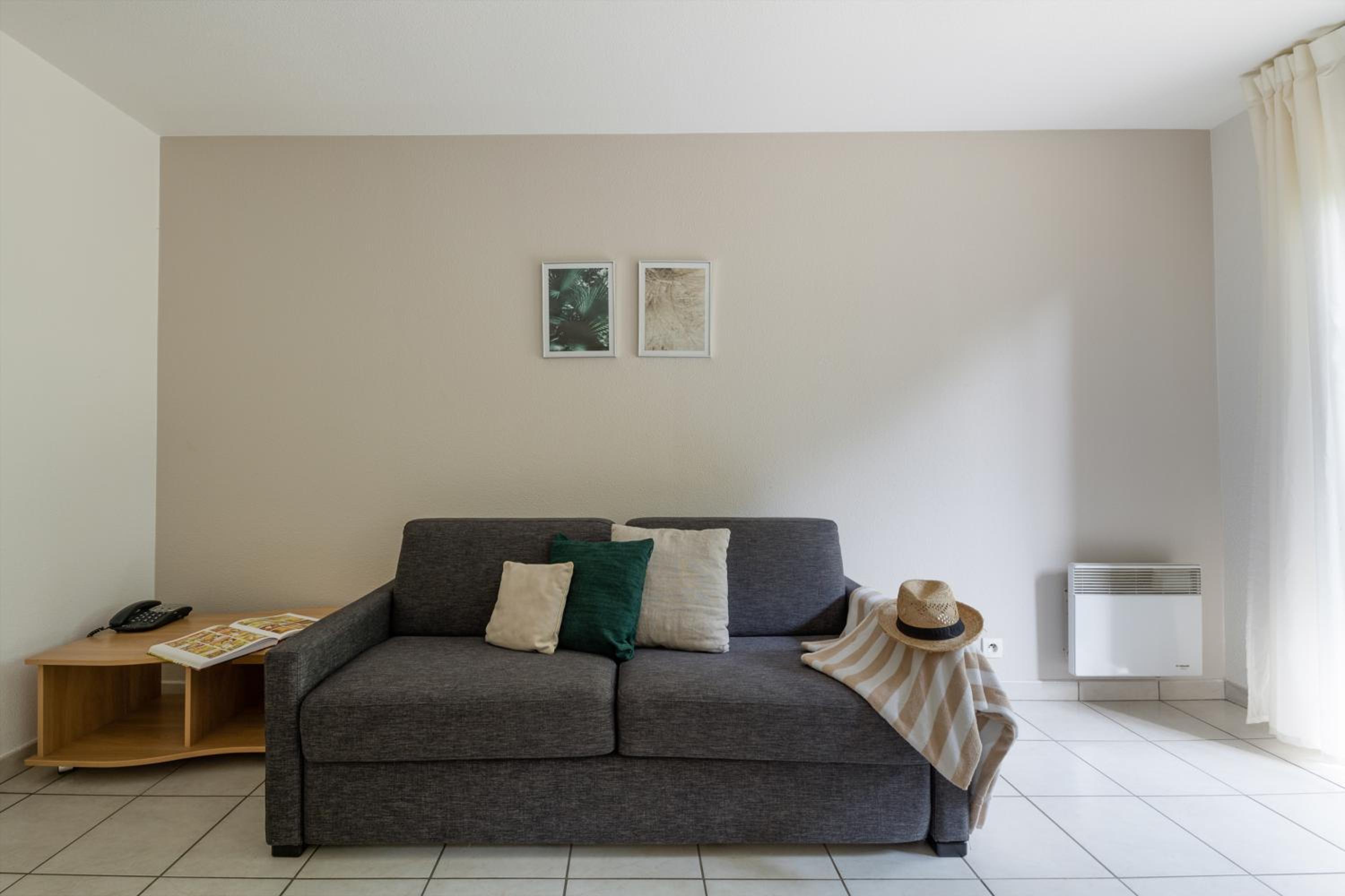 One-Bedroom Apartment (4 Adults) - Photo 8