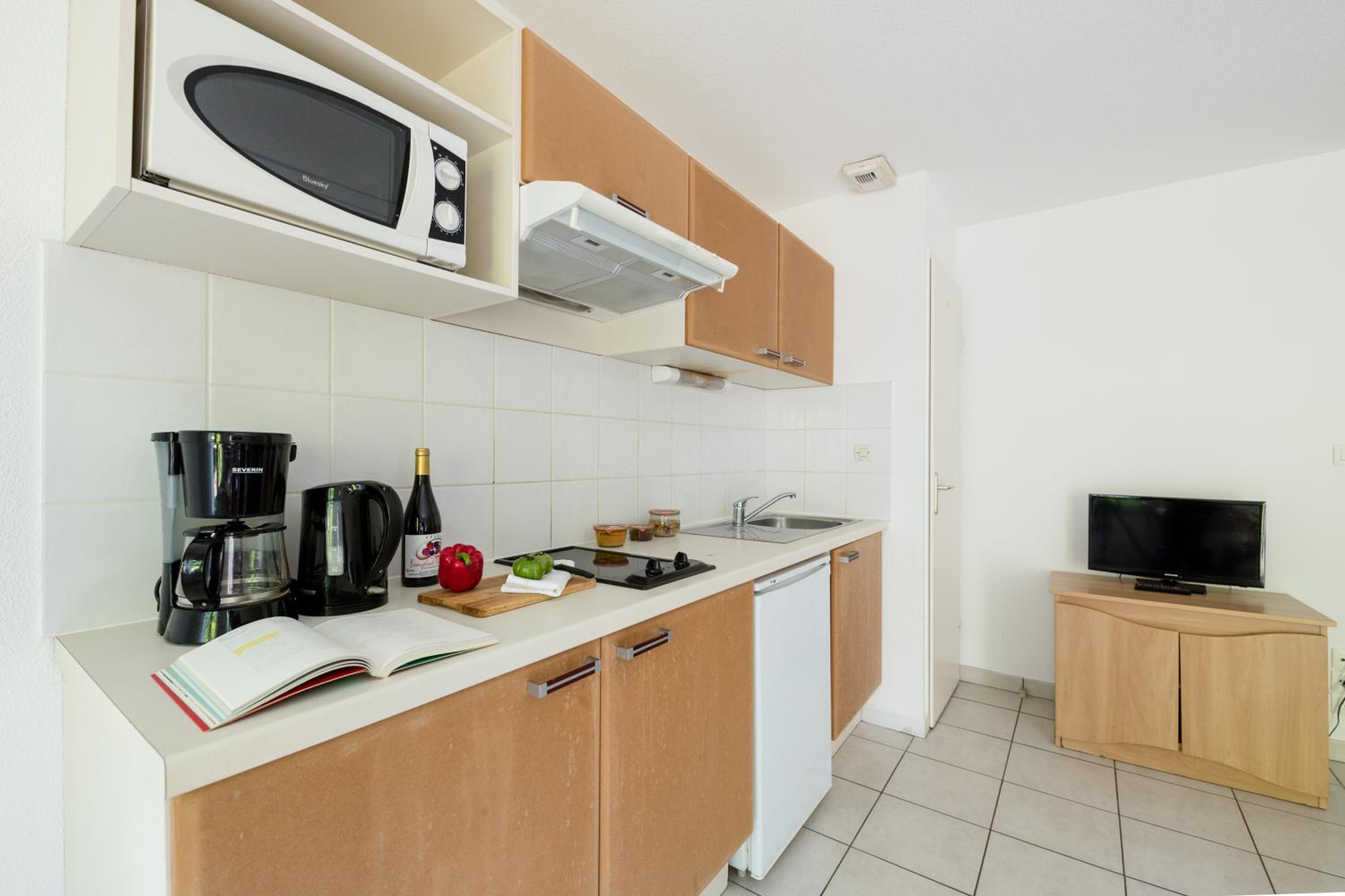 One-Bedroom Apartment (4 Adults) - Photo 5