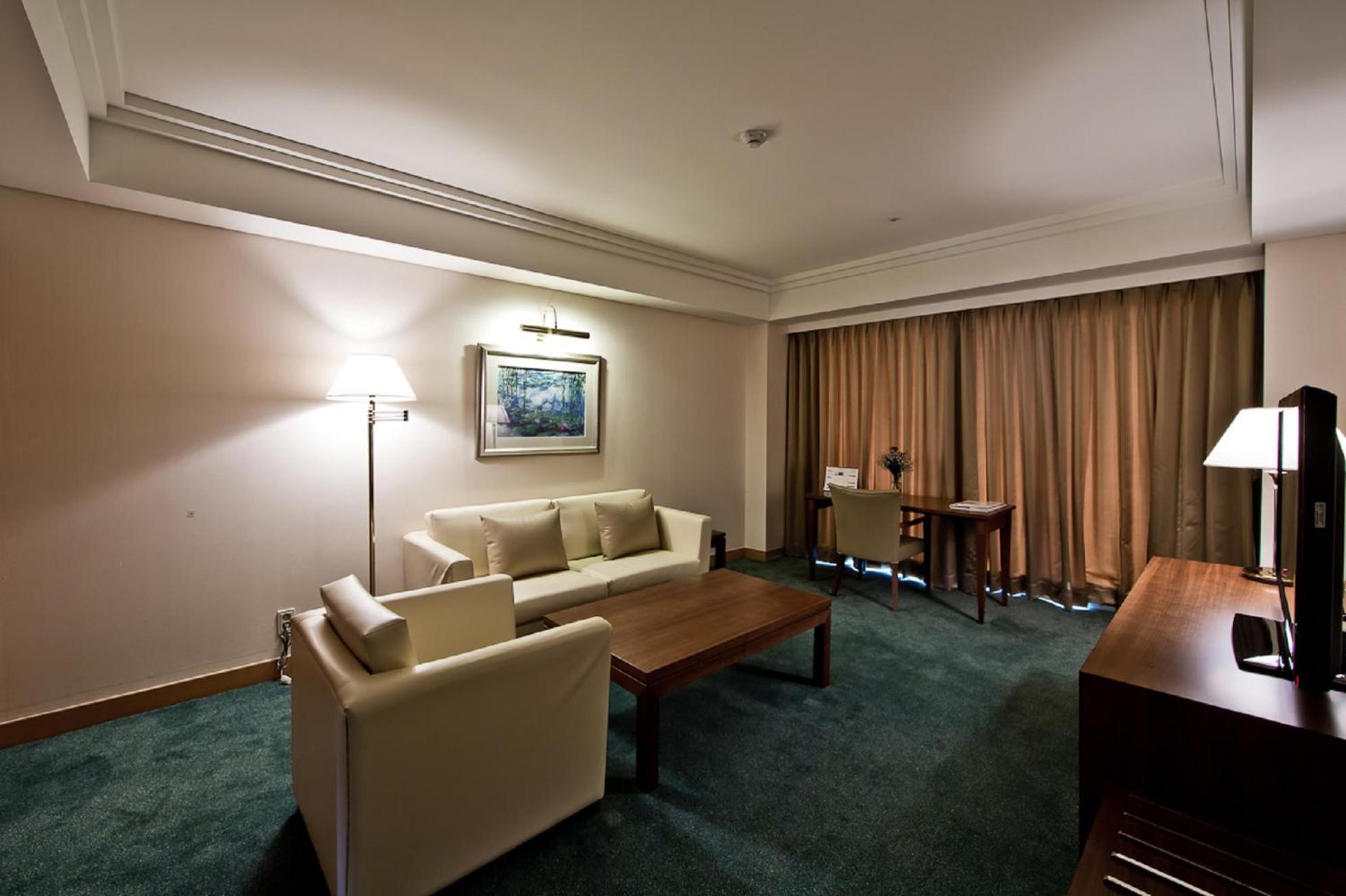 Junior Suite Twin Room with Sea View - Photo 4
