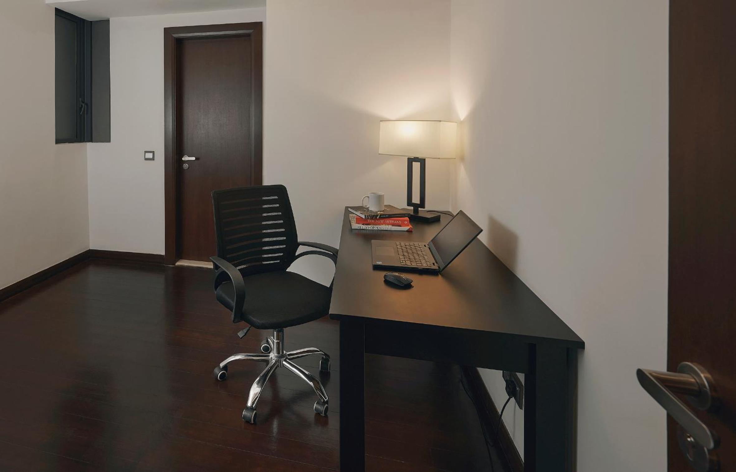 One Bedroom Premier Apartment photo 3