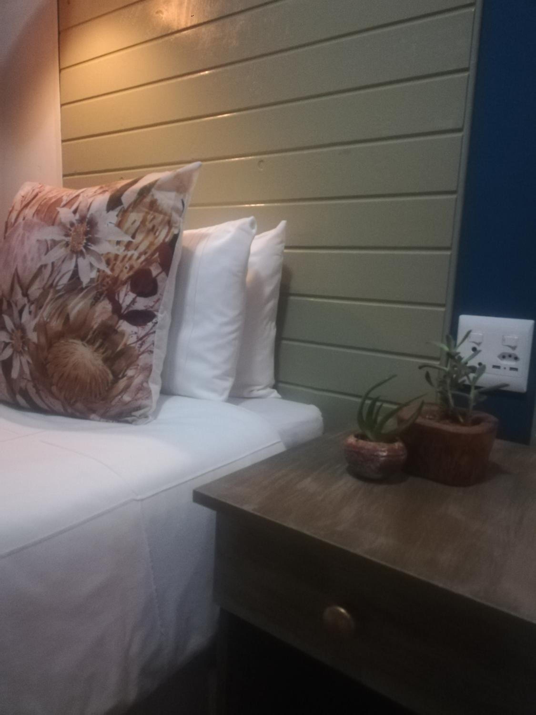 Double or Twin Room with Private External Bathroom - Photo 3