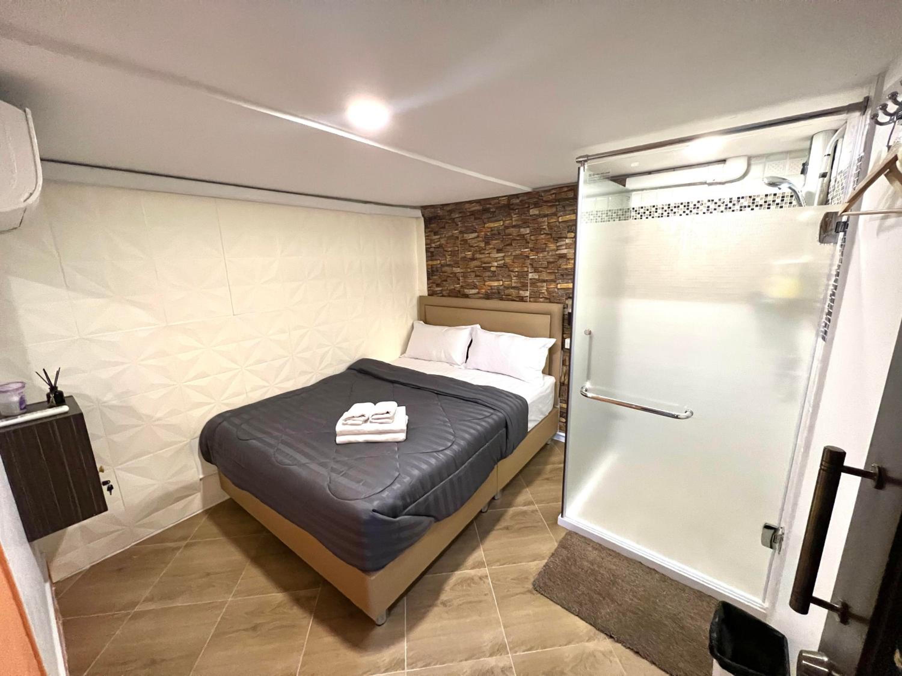 Double Room with Shared Toilet photo 2