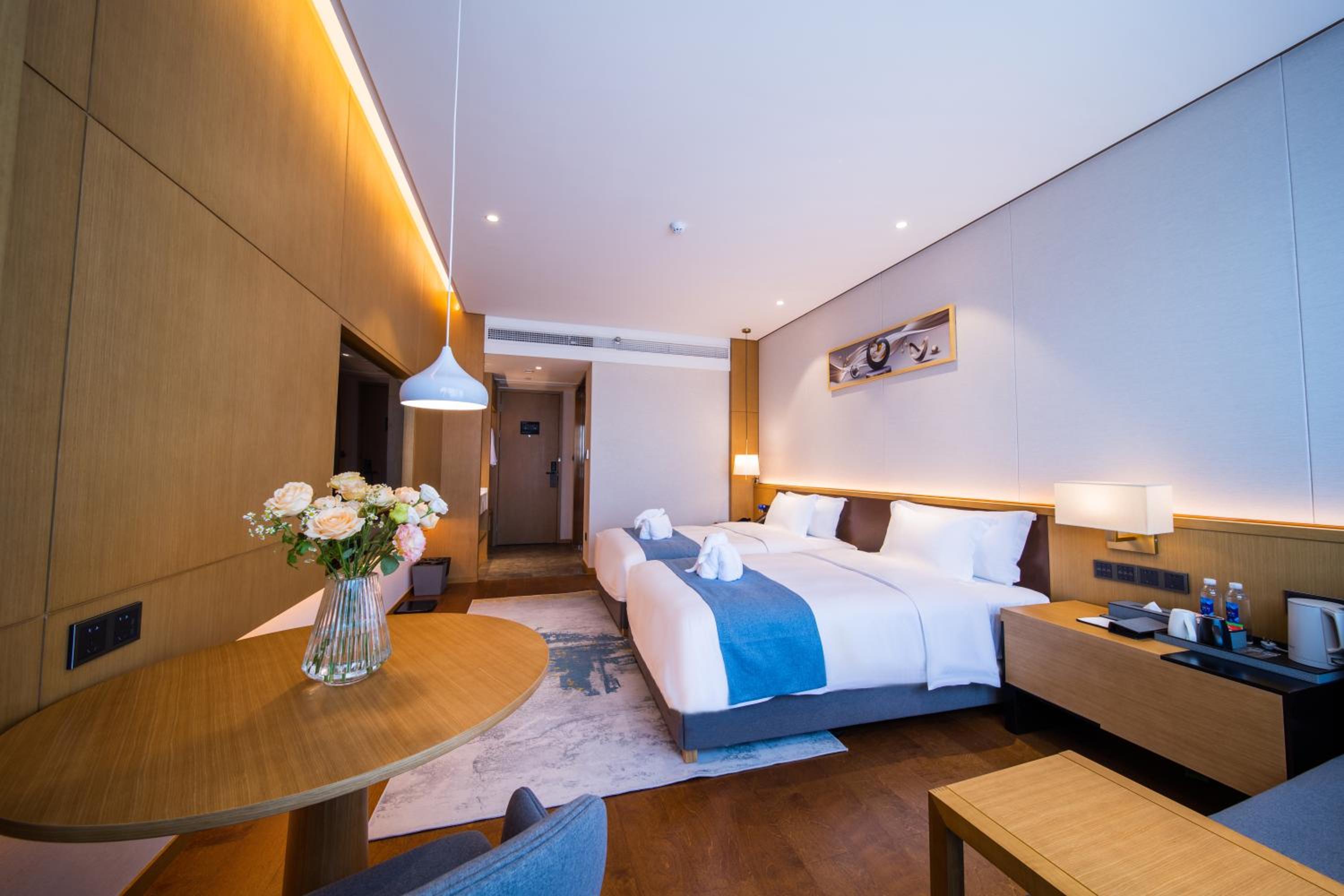 Twin Room with Two Twin Beds - Hollywood, Non-Smoking