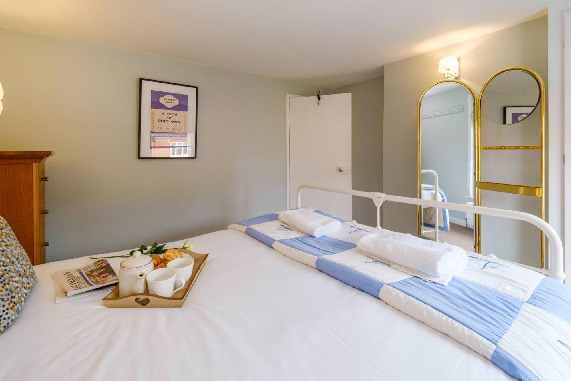 Two-Bedroom House - Photo 1