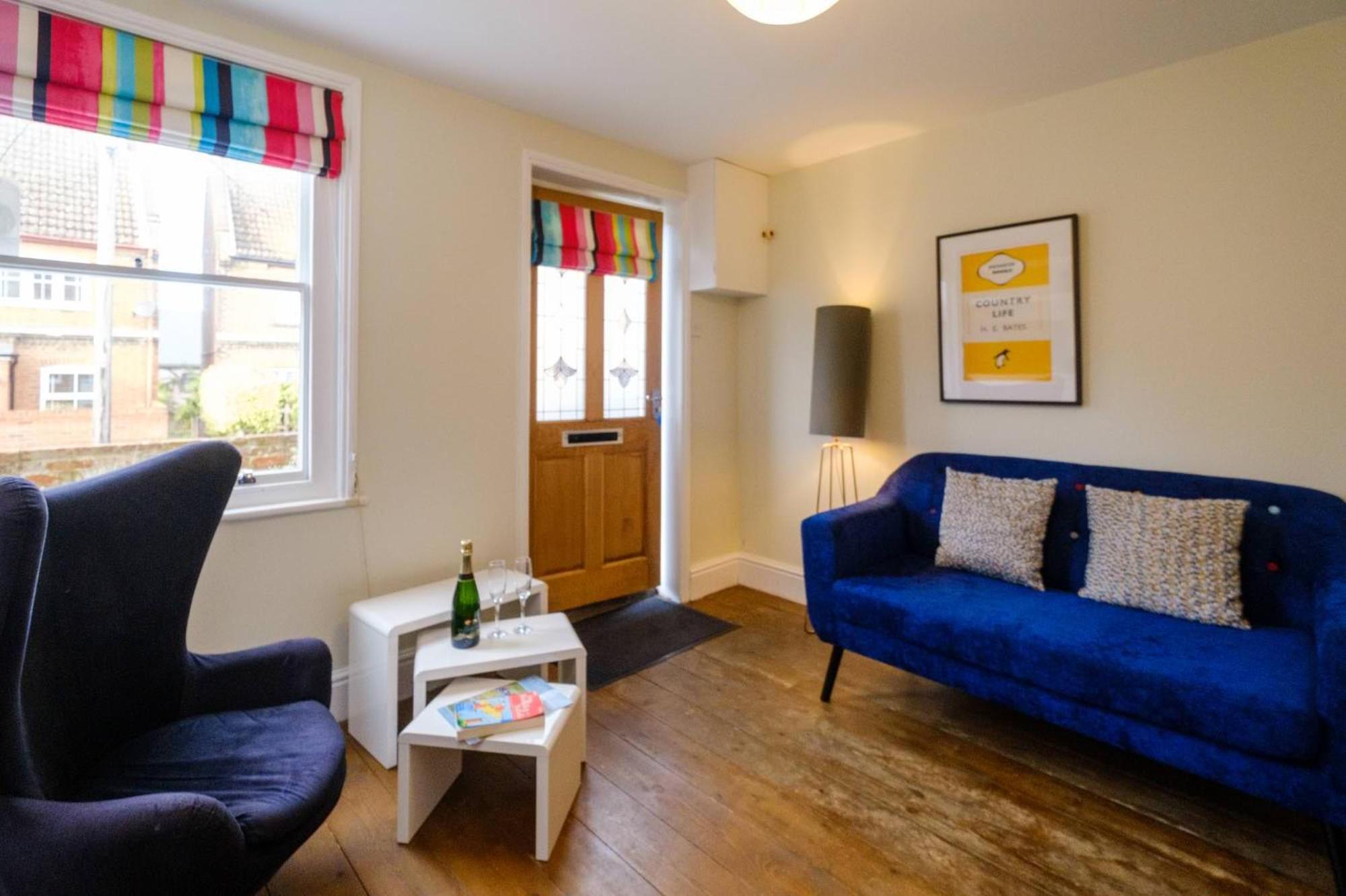 Two-Bedroom House - Photo 9