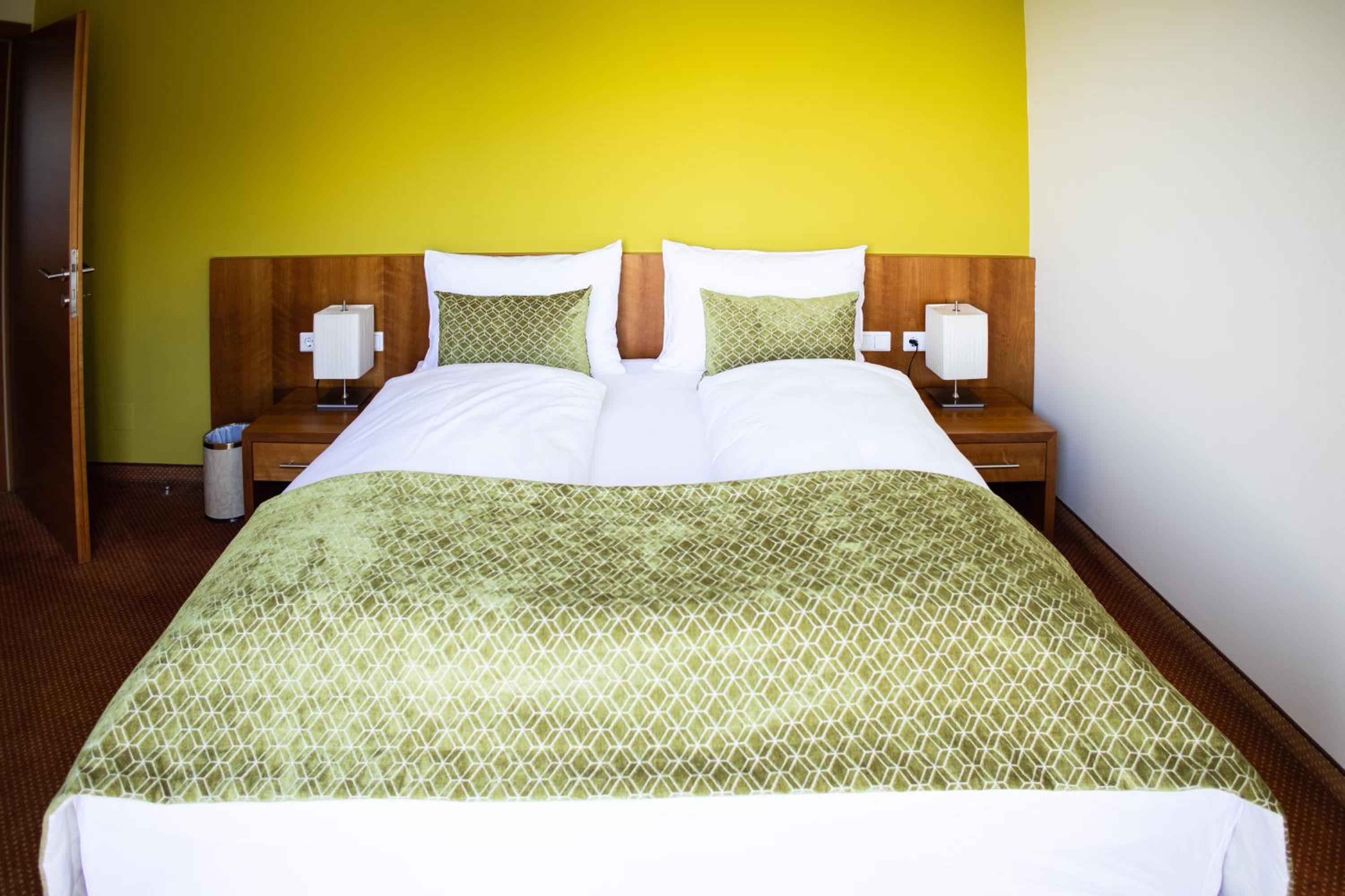 Junior Suite with Balcony - Photo 5