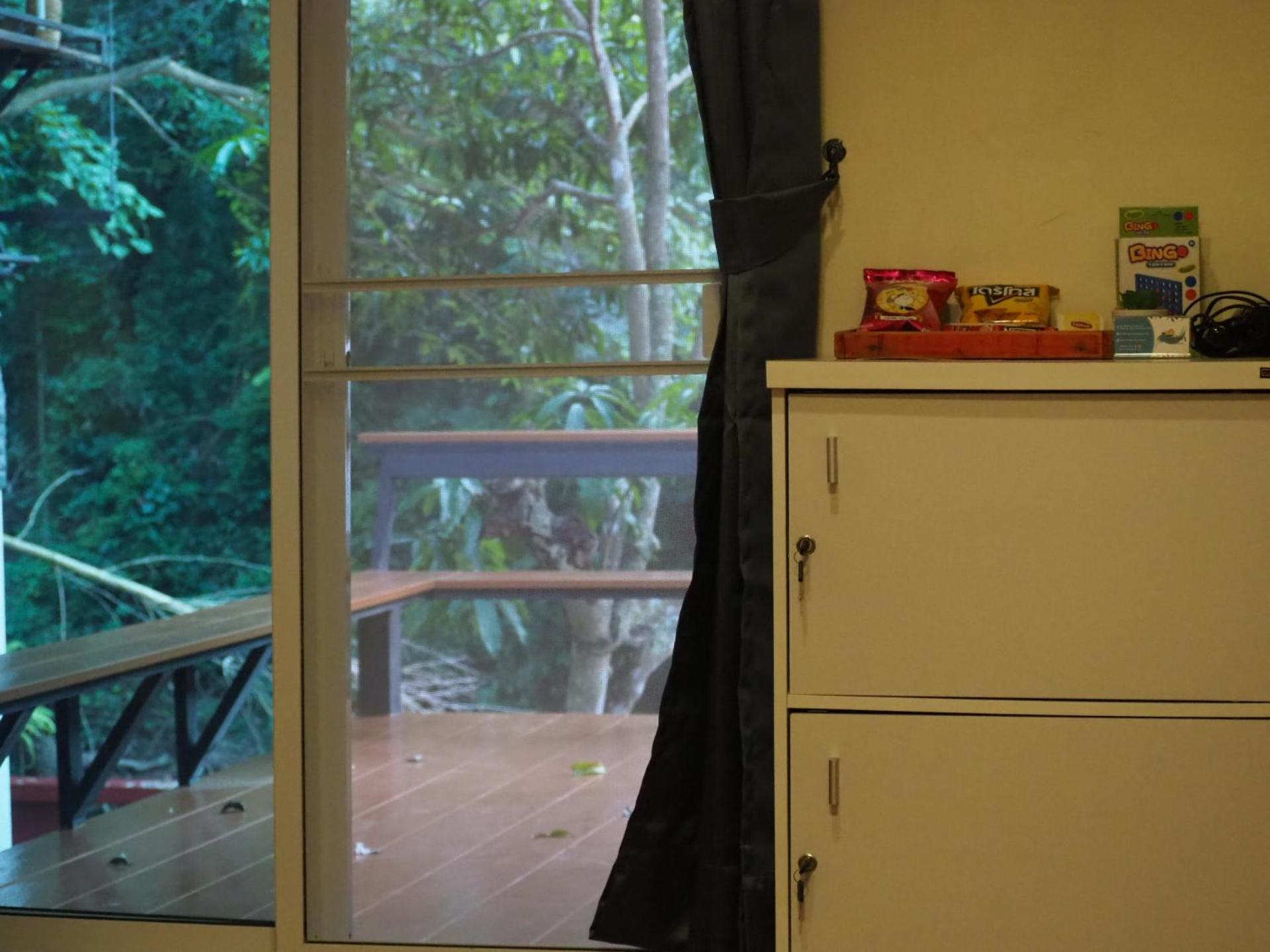 Family Room with Private Bathroom - Photo 2