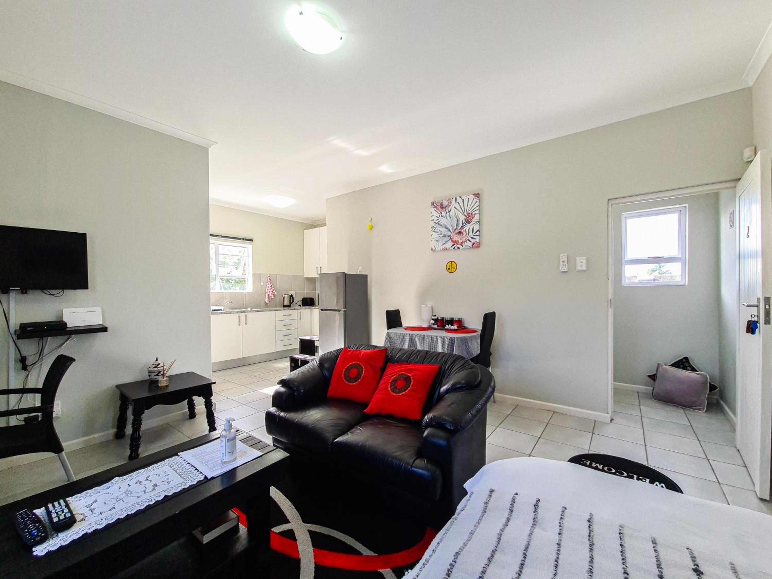 Apartment - Upper Floor - Photo 11