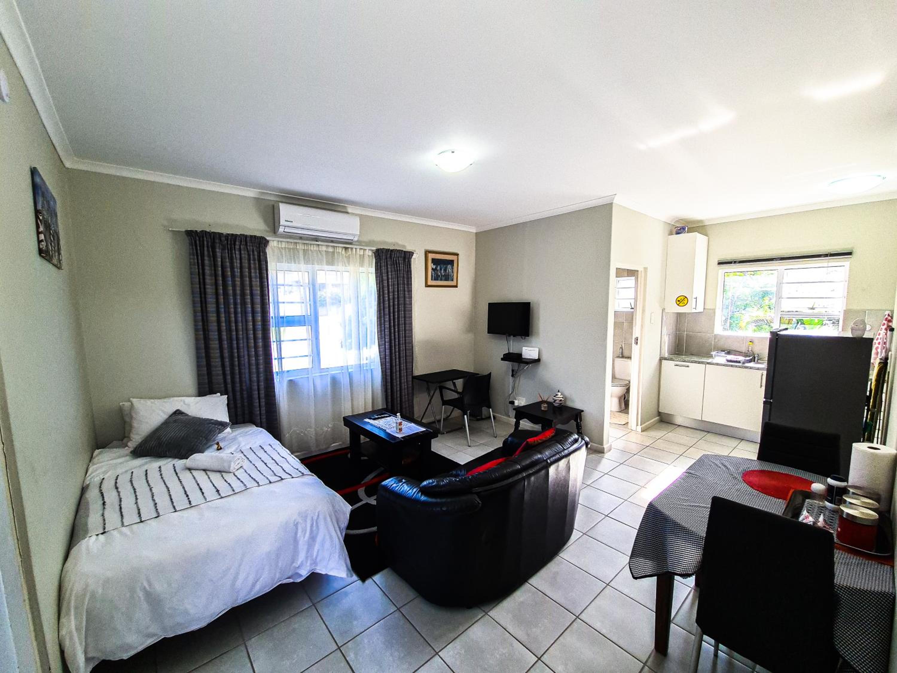 Apartment - Upper Floor - Photo 9